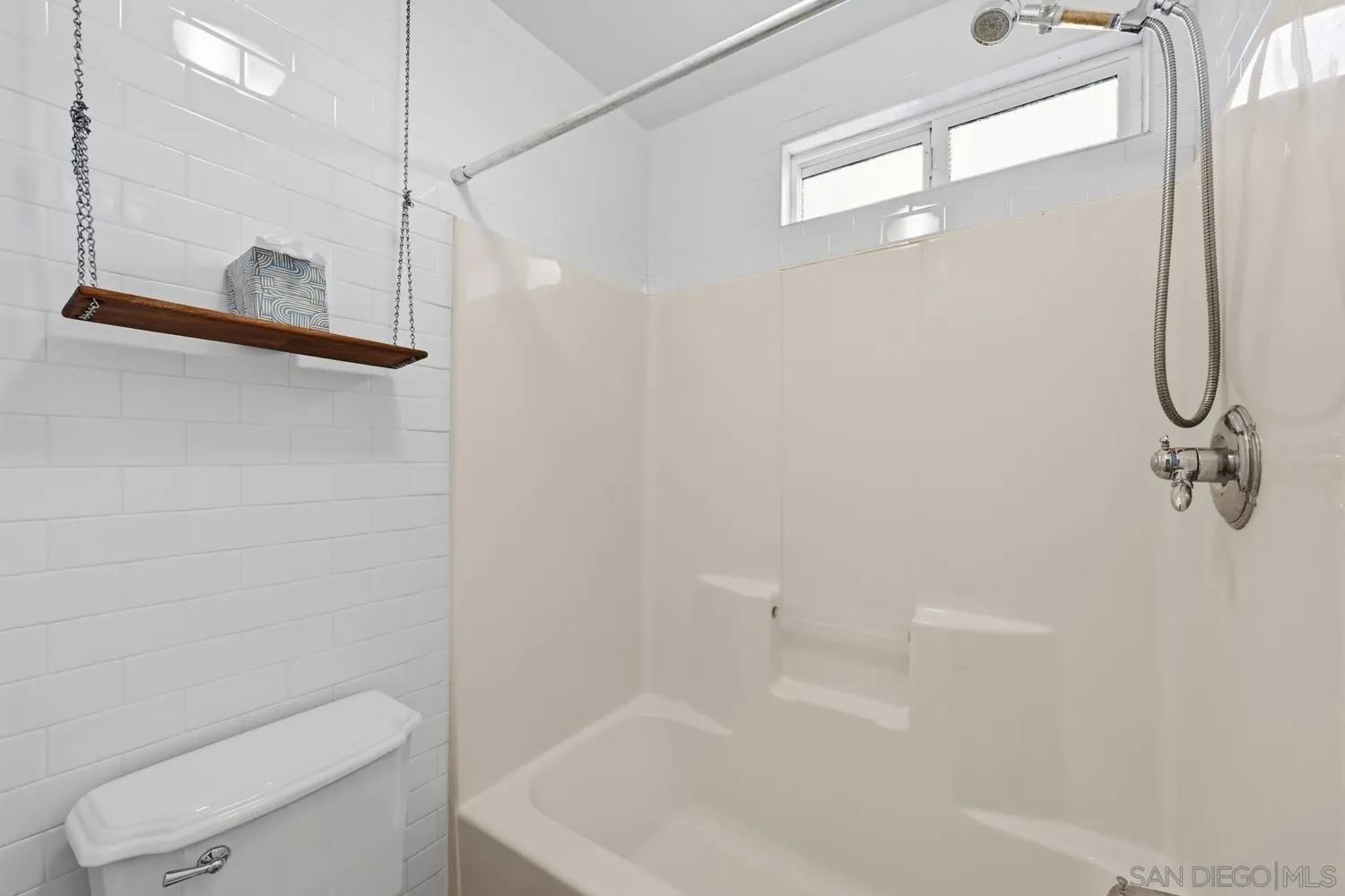 https://cdn.realtyfeed.com/cdn/127/260017503/823a3a4f4c791d180a3707e64c9e1725.webp