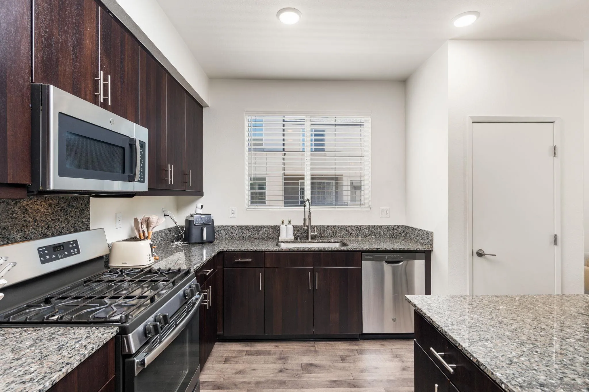 Photo #6: 260017504 Listing: Photo #6