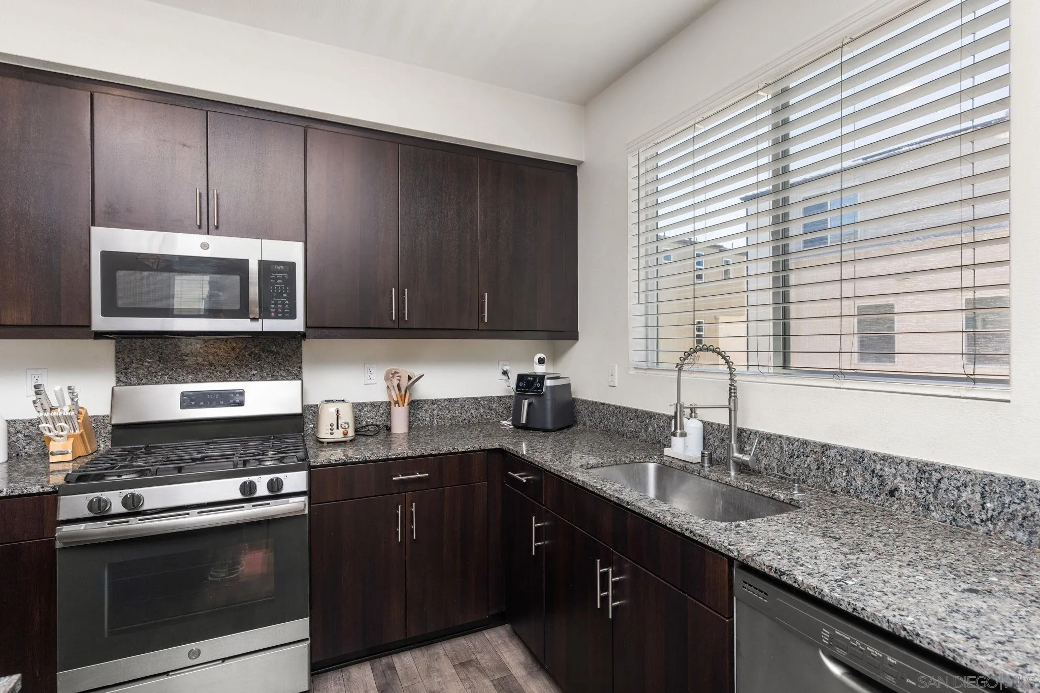 Photo #8: 260017504 Listing: Photo #8