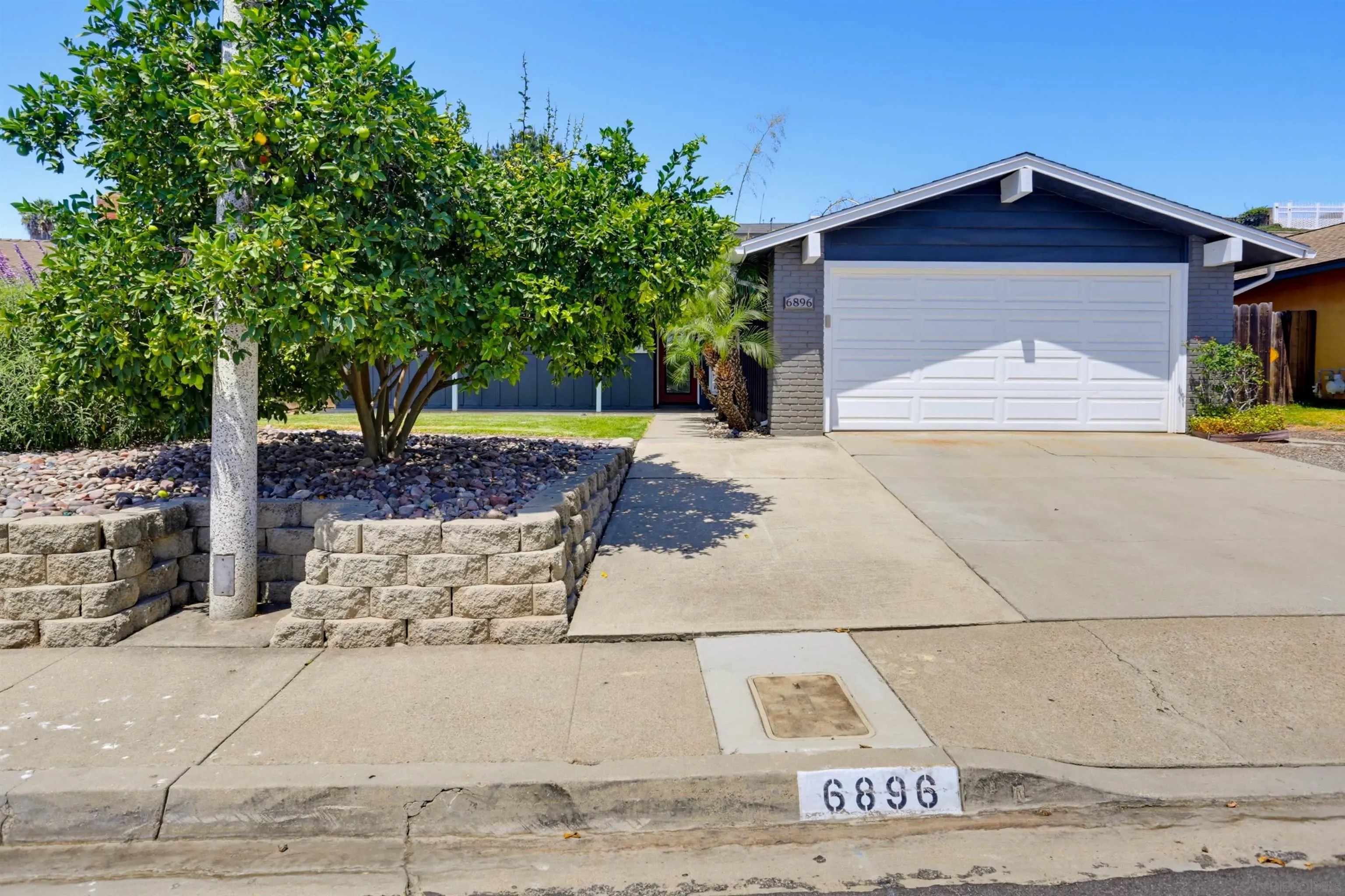 https://cdn.realtyfeed.com/cdn/127/260017508/c19bc7dd1747f9a454a940bc24dbadc3.webp