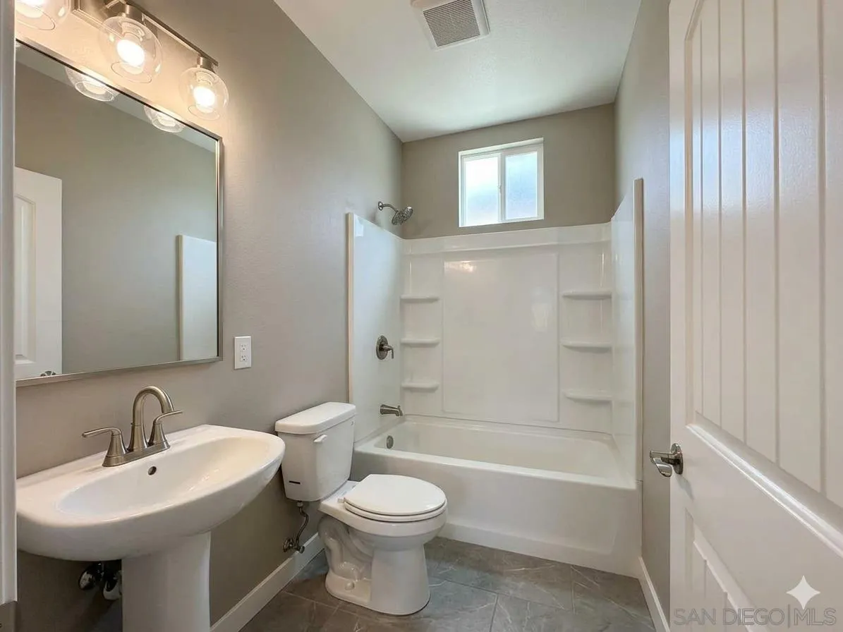 5370 Nutmeg St, Oak Park, CA 92105 - Photo 5 of 8, Oak Park, CA