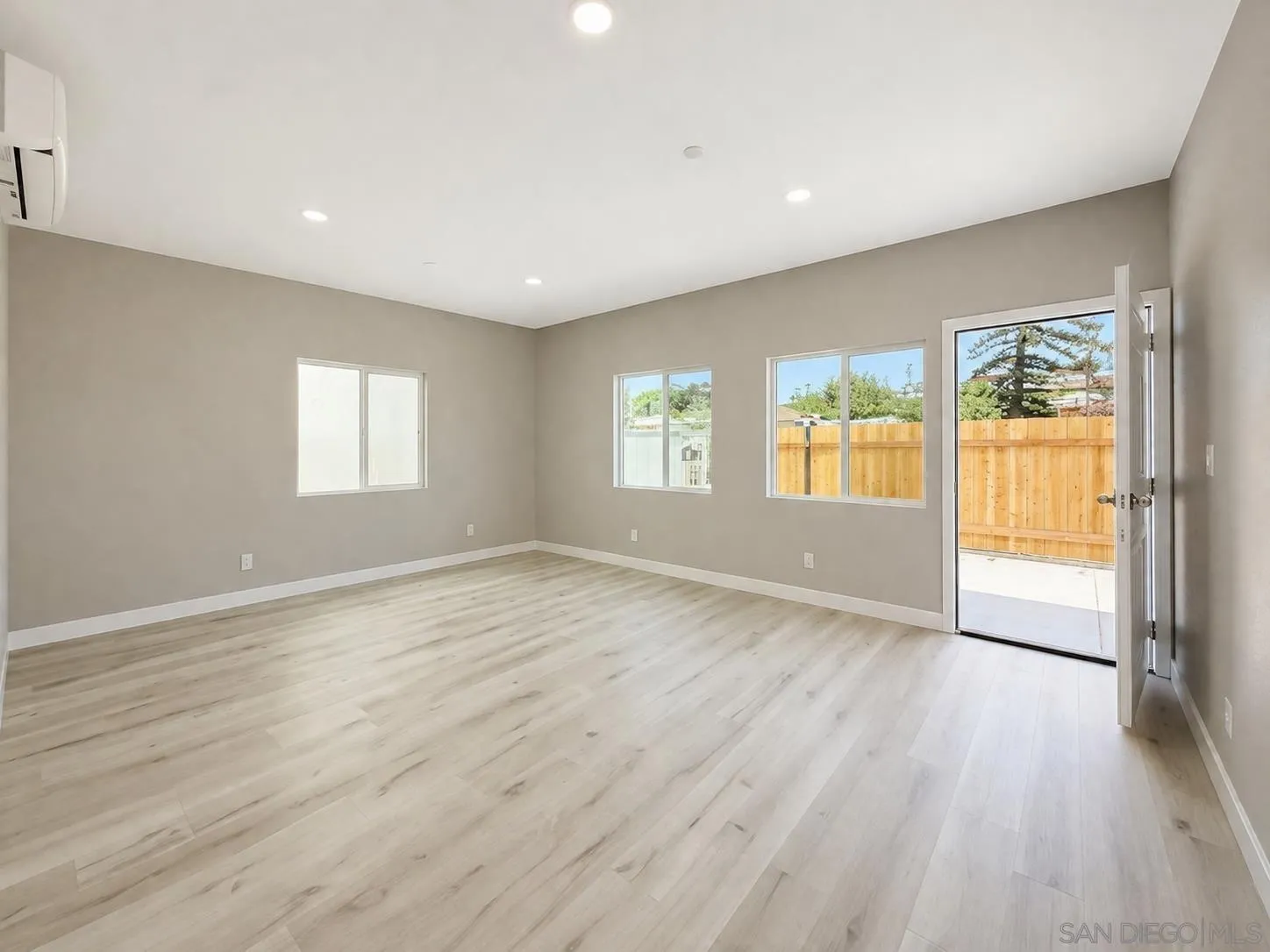 5370 Nutmeg St, Oak Park, CA 92105 - Photo 4 of 8, Oak Park, CA