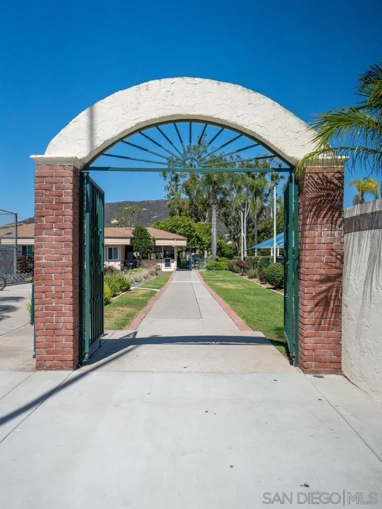 https://cdn.realtyfeed.com/cdn/127/260017520/950167957a39dd75114982c7108c8581.webp