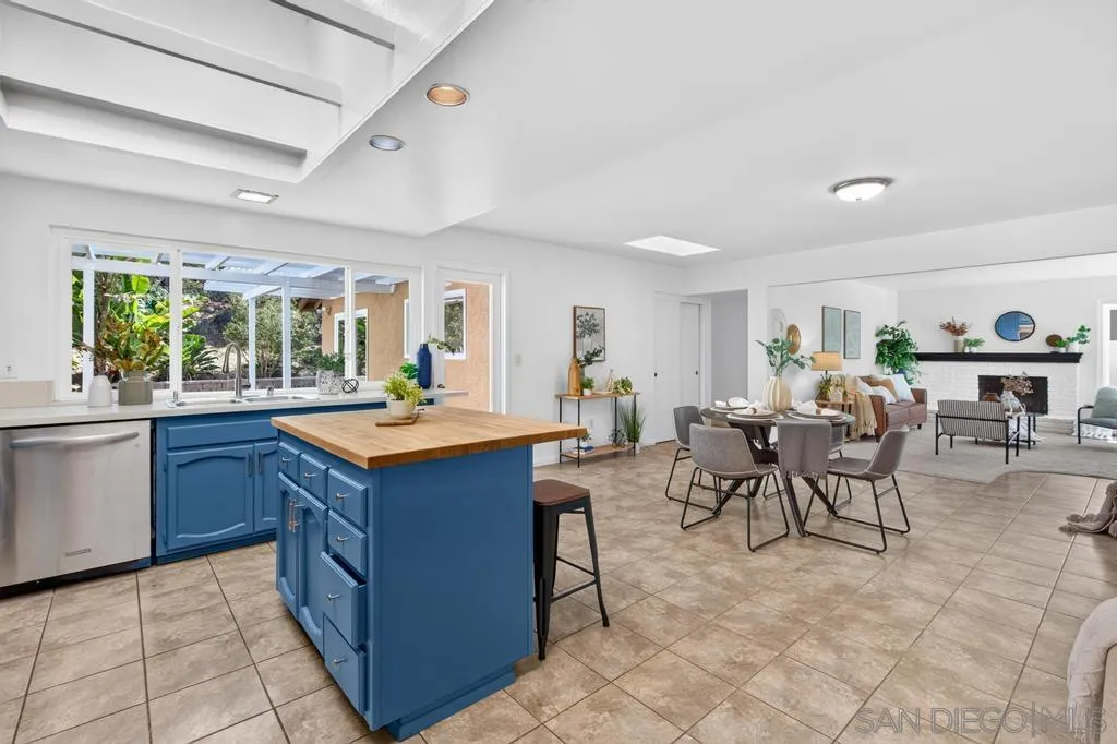 https://cdn.realtyfeed.com/cdn/127/260017520/f4327ac0493110d6765cd10b2bc2c8ed.webp