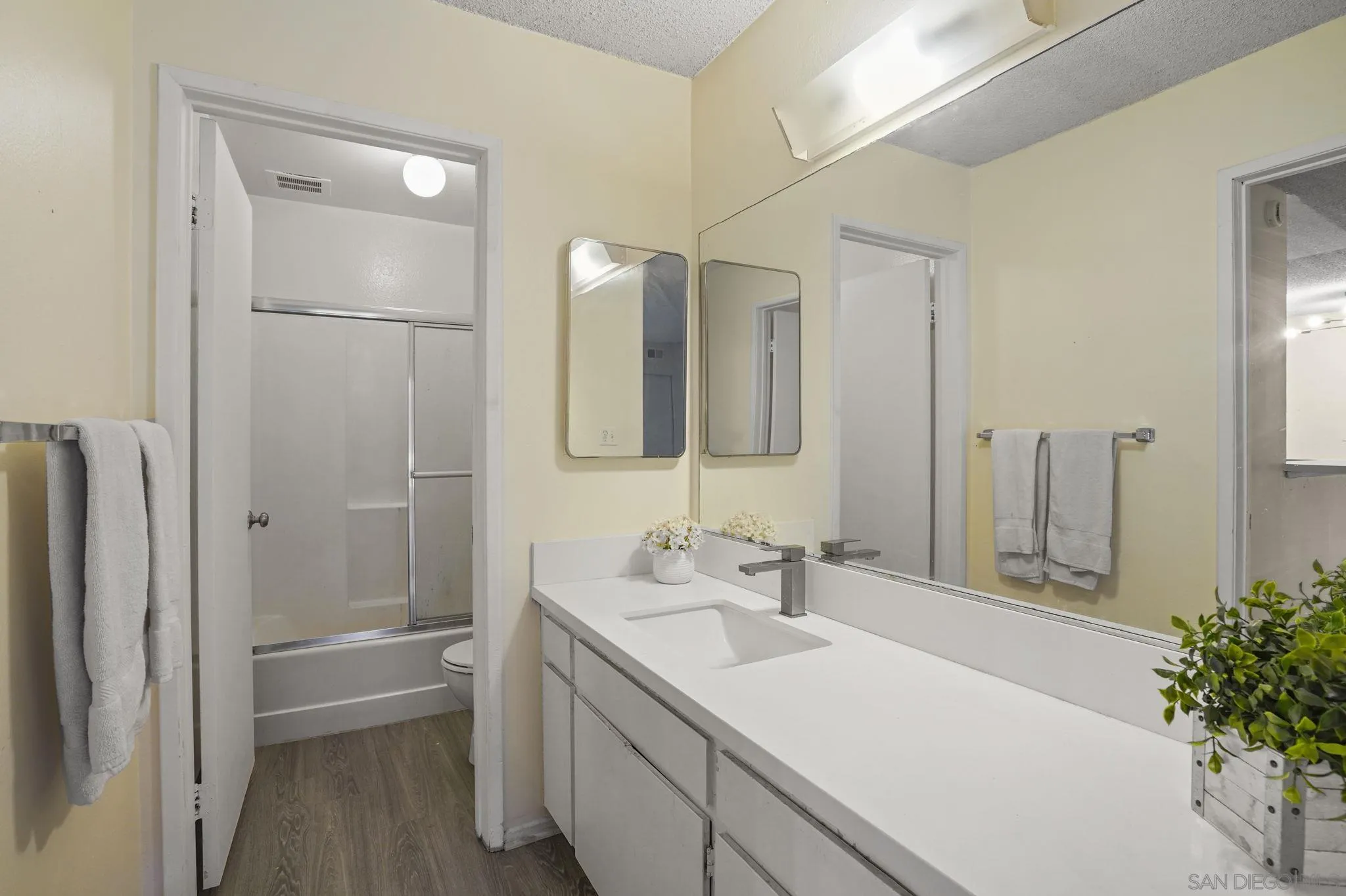 https://cdn.realtyfeed.com/cdn/127/260017535/5eccbab6295f268f83777419cc360bea.webp