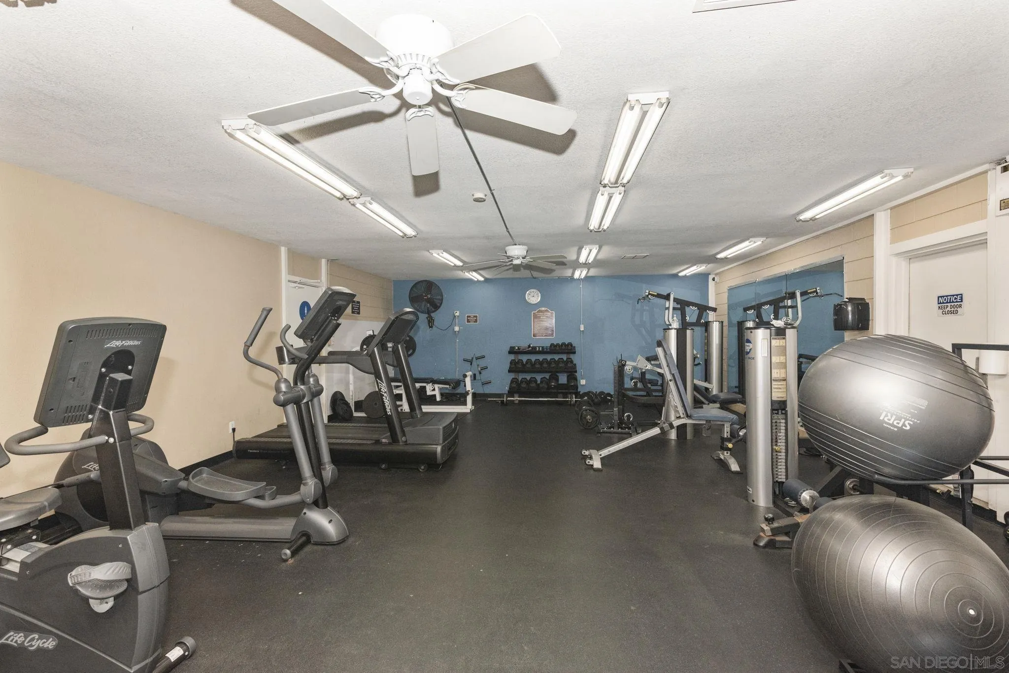 https://cdn.realtyfeed.com/cdn/127/260017535/a2f200b5d58801fed287dc325ac400f0.webp