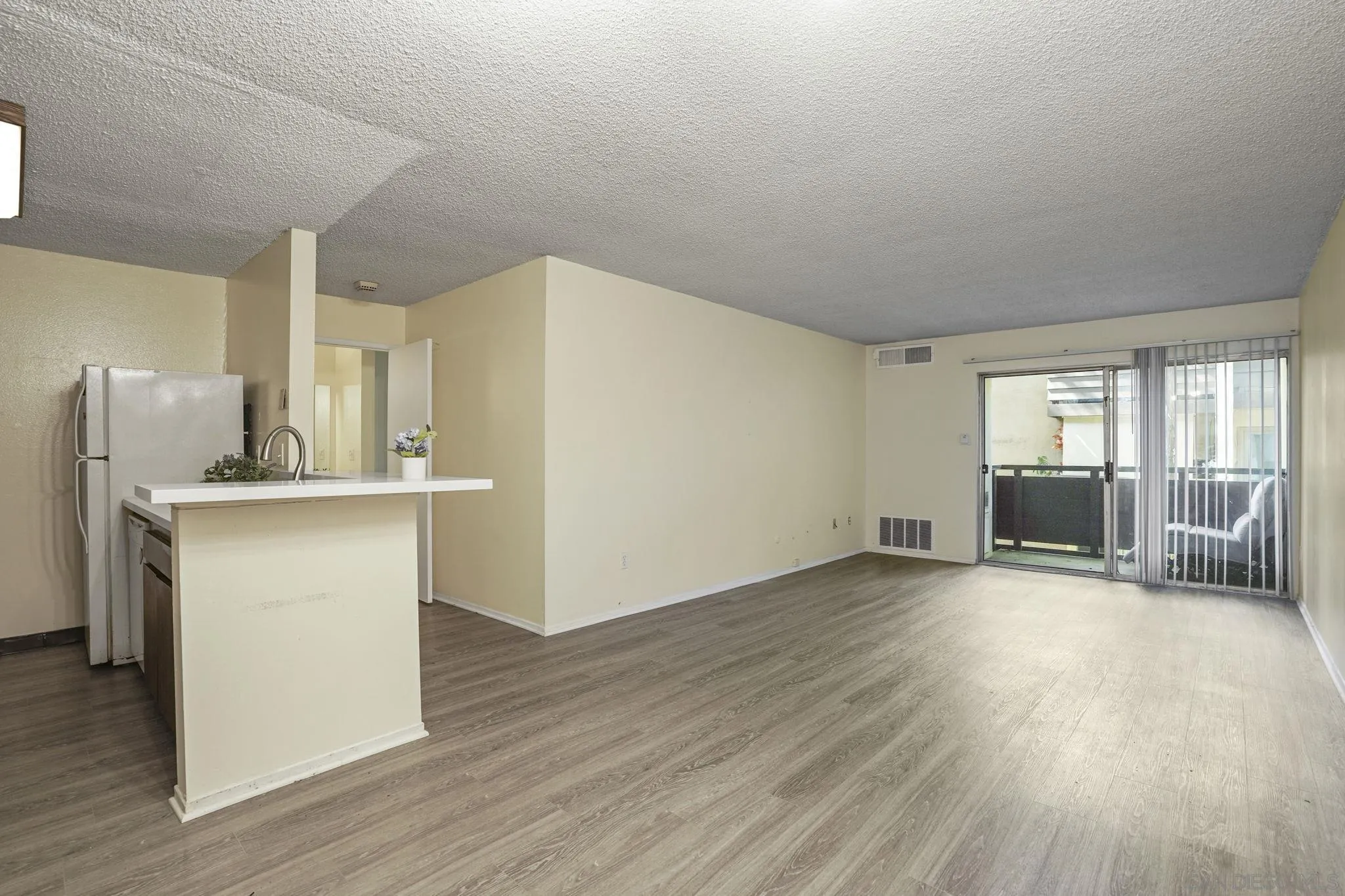 https://cdn.realtyfeed.com/cdn/127/260017535/afc995863a017f2ef1bb608963ae0835.webp
