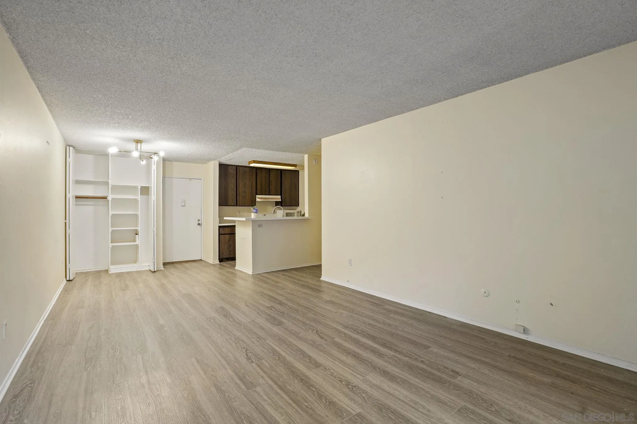 https://cdn.realtyfeed.com/cdn/127/260017535/d48505f64a16928dd910531aa9889b4c.webp