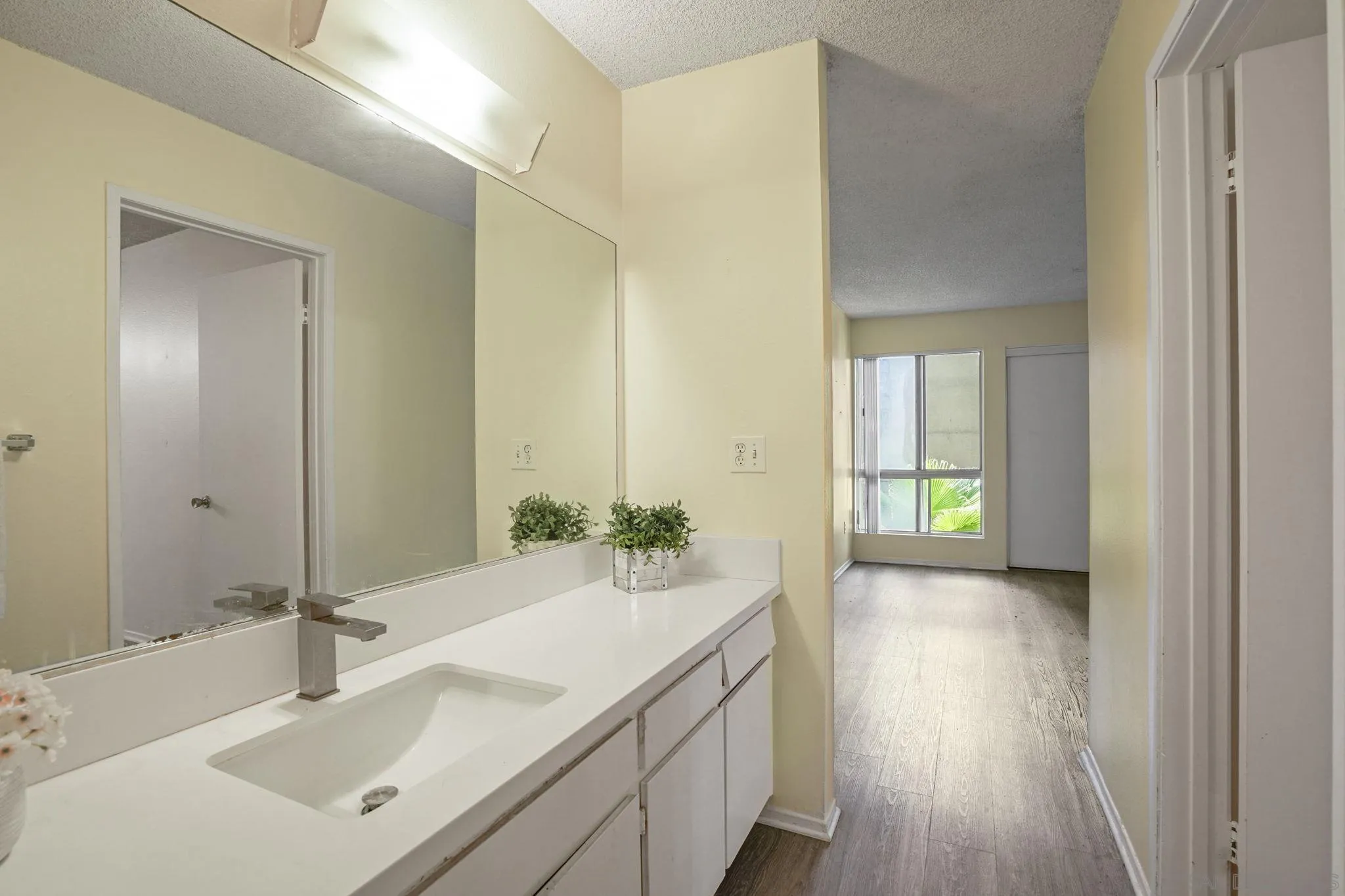 https://cdn.realtyfeed.com/cdn/127/260017535/fe6ac1bf1b939ed130f5735131605591.webp
