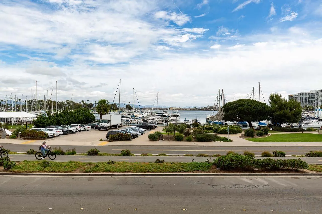 https://cdn.realtyfeed.com/cdn/127/260017557/212f2d21dcc2df8fc725d22fa82d0681.webp