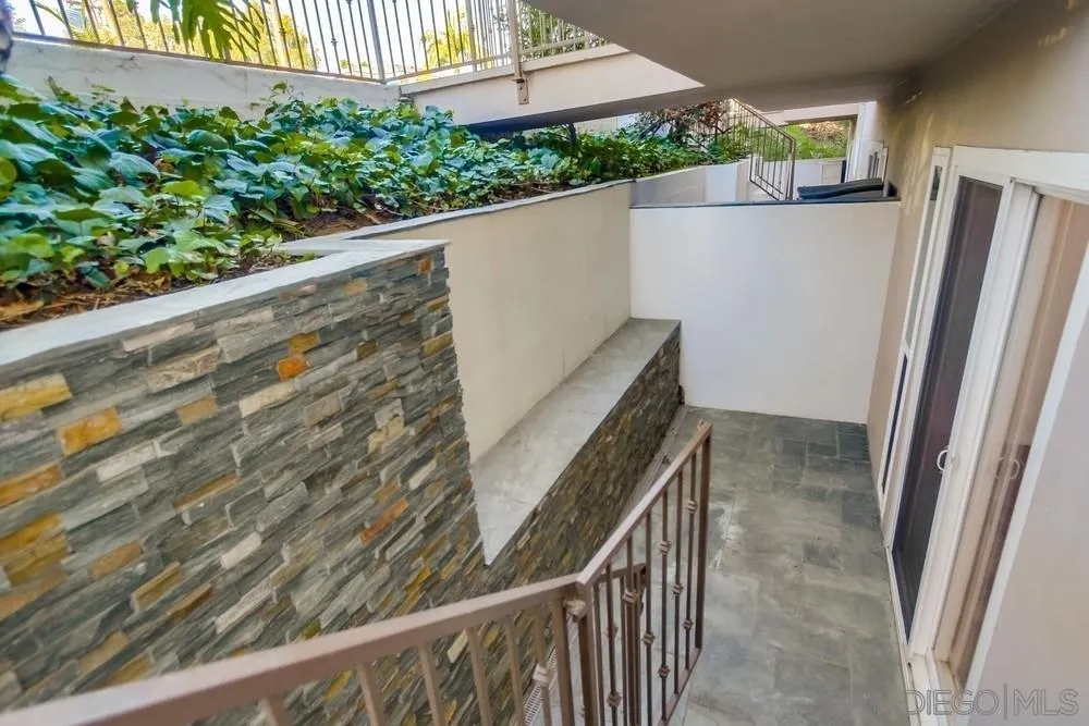 https://cdn.realtyfeed.com/cdn/127/260017557/71f0f1ed3ebbae3ca39b02c42664875f.webp