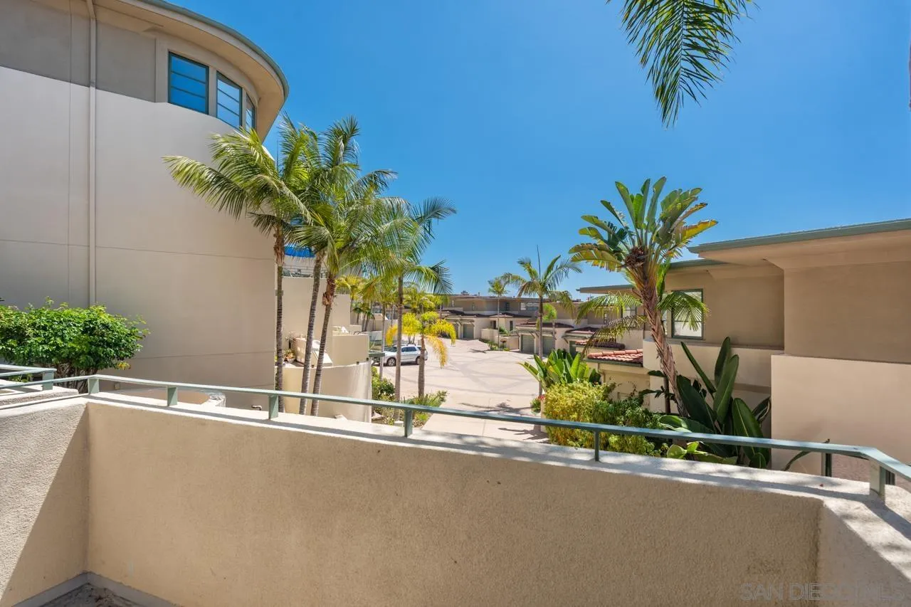 https://cdn.realtyfeed.com/cdn/127/260017558/71d8c051b11800a6e41cd82a5bfc23c1.webp