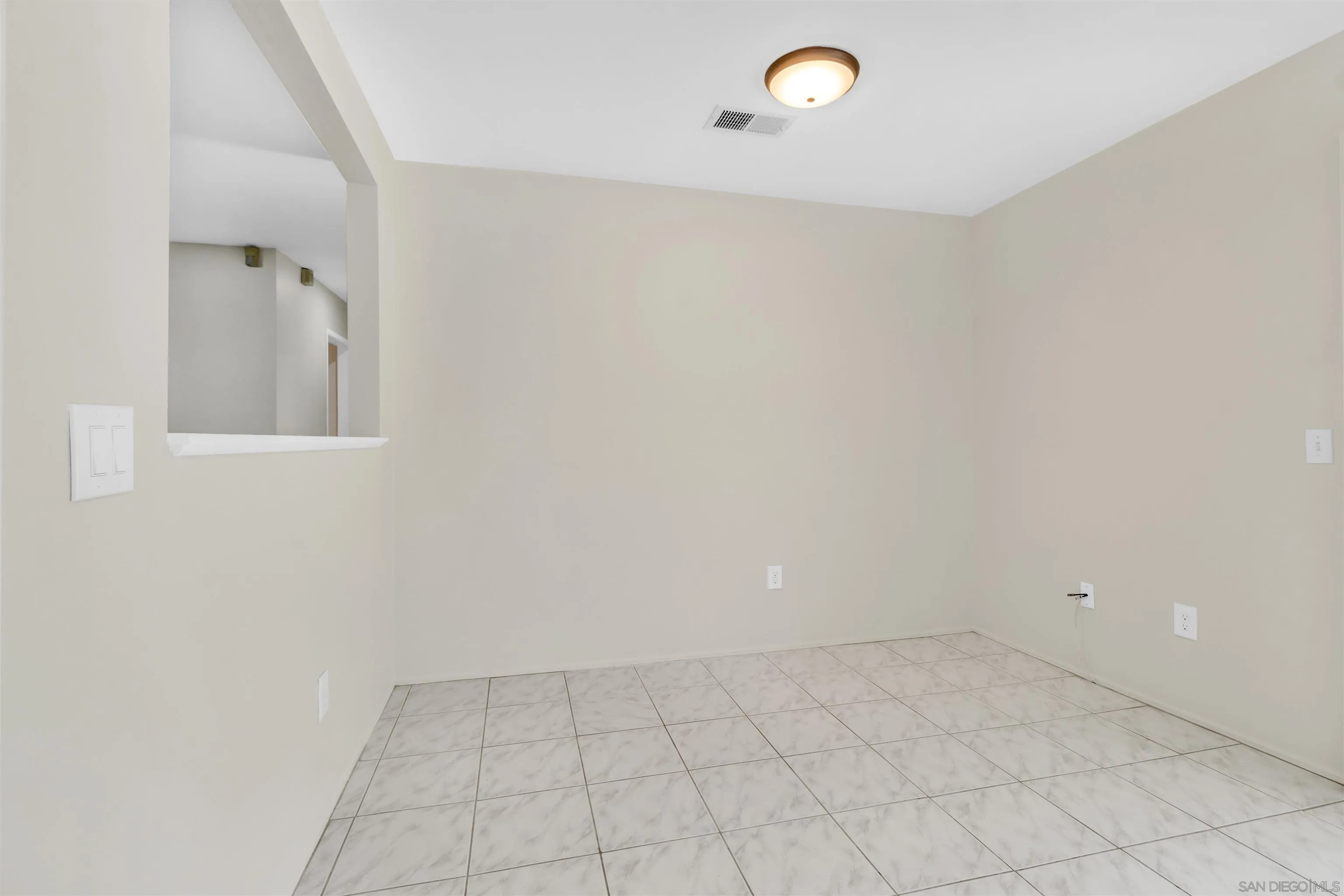 Photo #11: 260017561 Listing: Photo #11