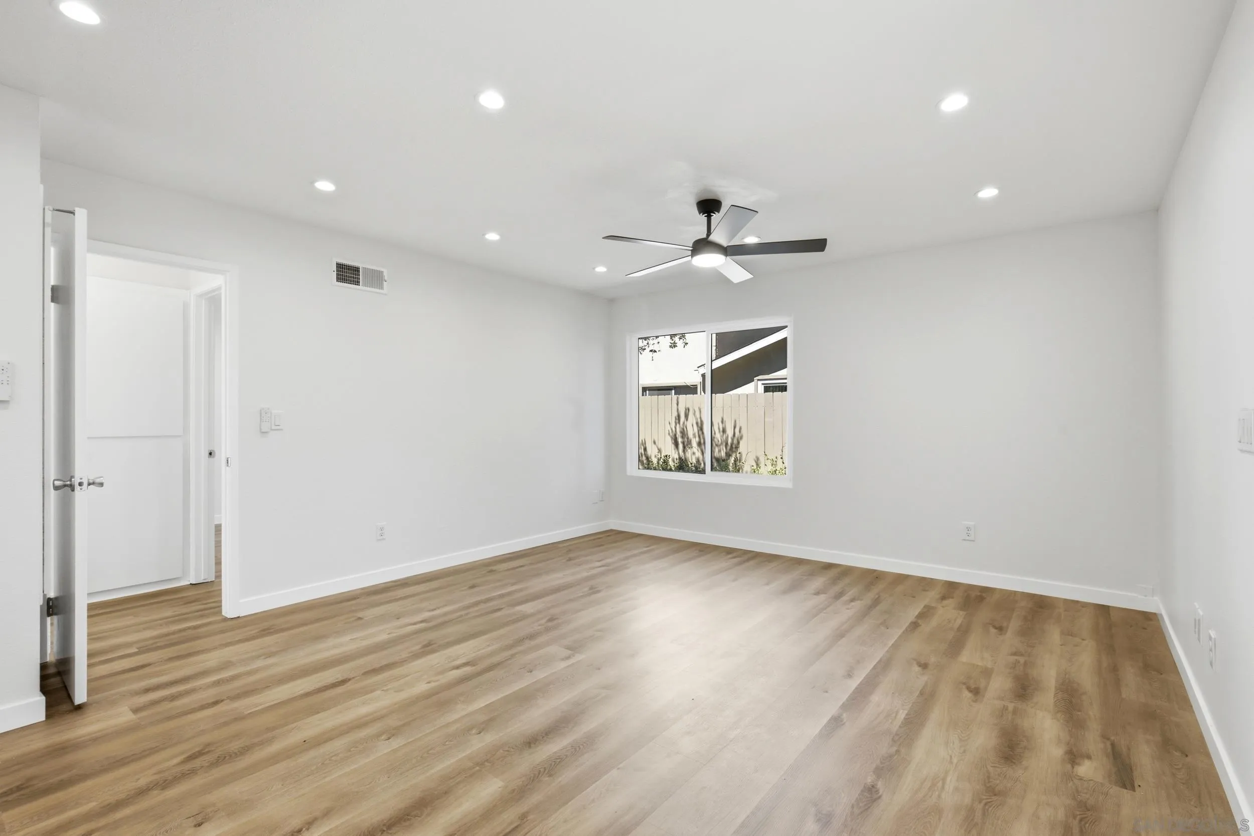 Photo #3: 260017563 Listing: Photo #3