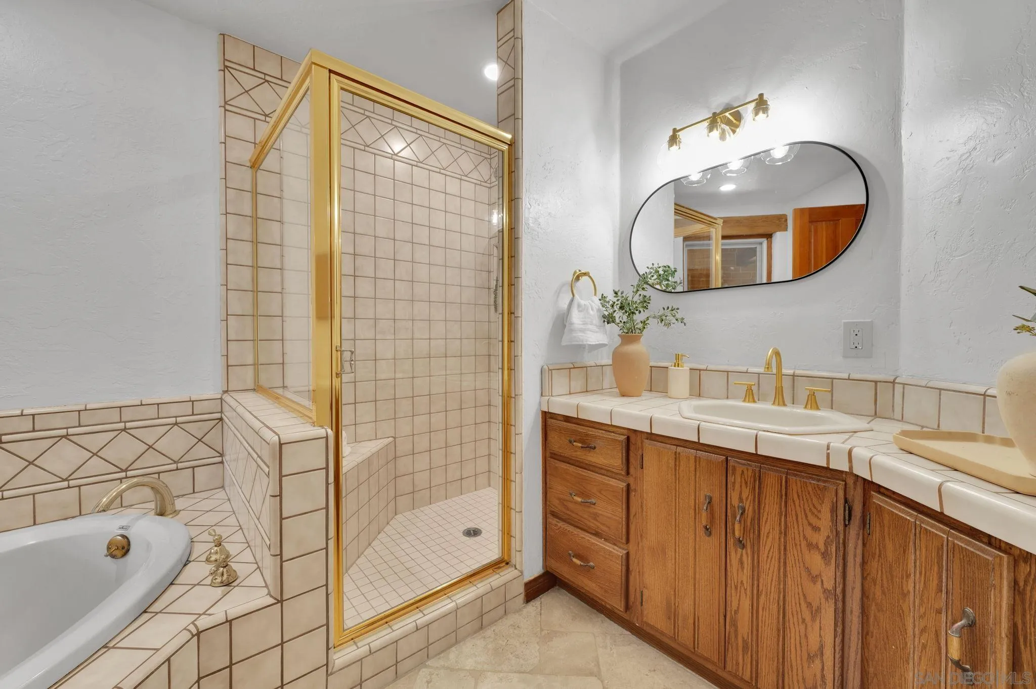 https://cdn.realtyfeed.com/cdn/127/260017564/06d40091d872b06c6541840348577186.webp