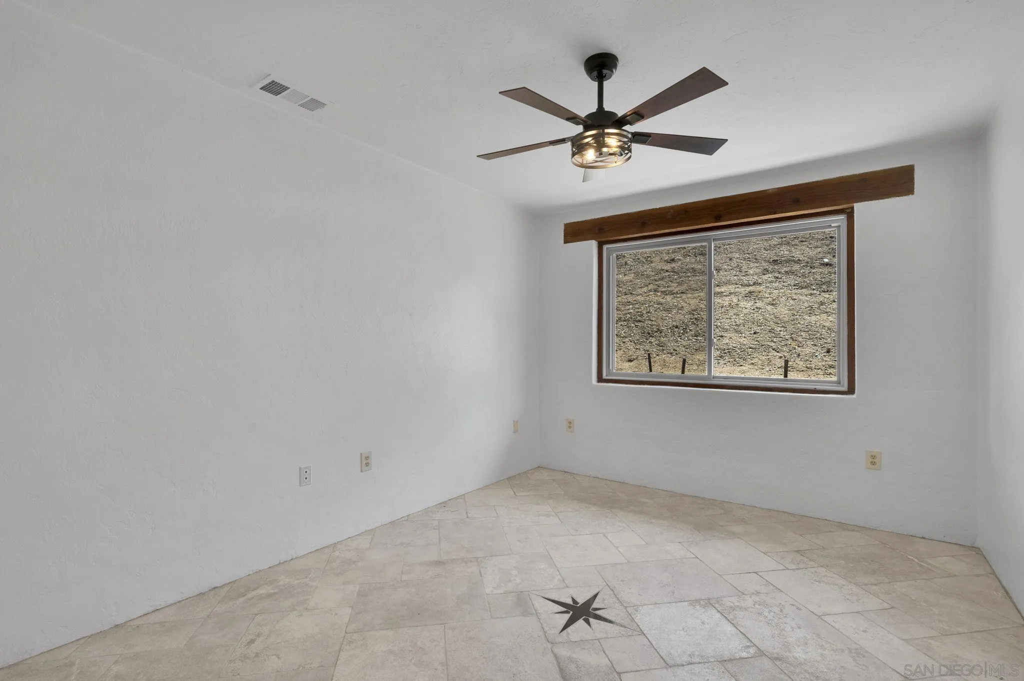 https://cdn.realtyfeed.com/cdn/127/260017564/0841f09707bd96d4a48d04016ba9fd55.webp