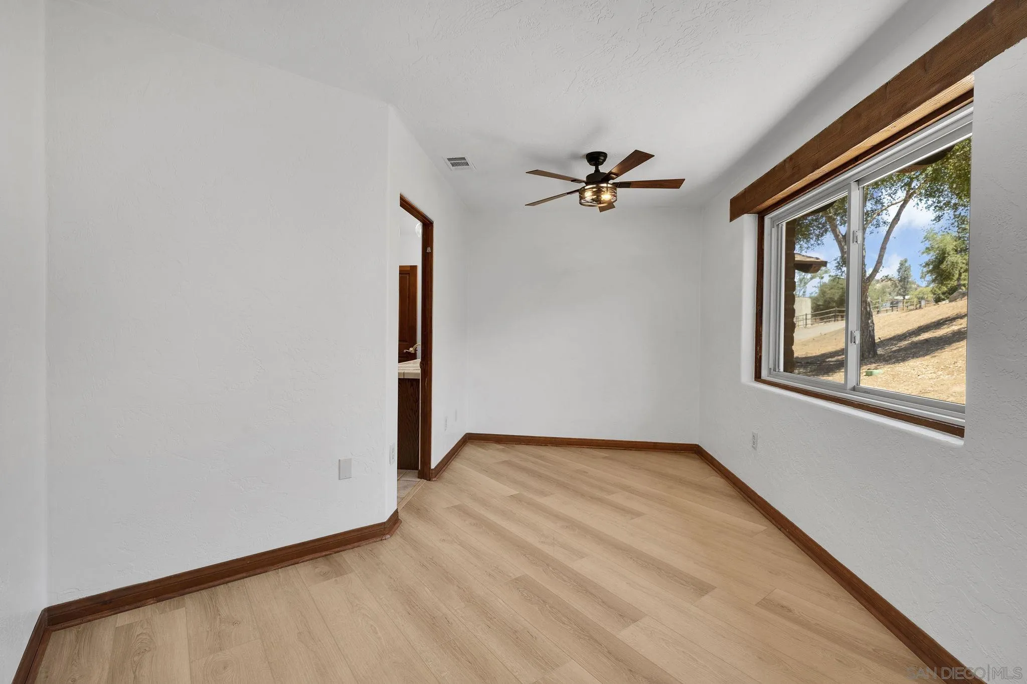https://cdn.realtyfeed.com/cdn/127/260017564/20920d0e66fd5434dd5660f74a9ab81a.webp