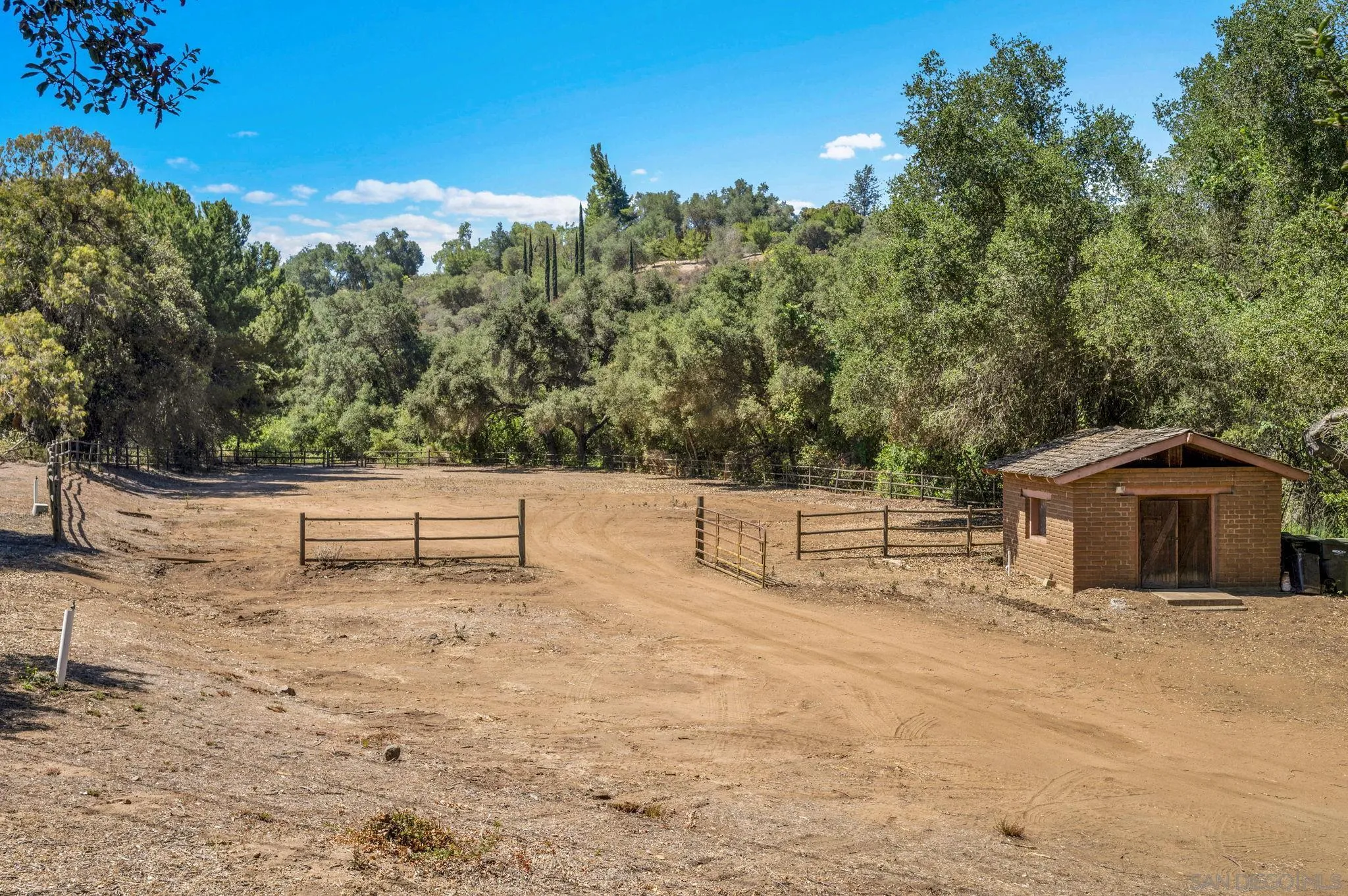 https://cdn.realtyfeed.com/cdn/127/260017564/2ffffb5cb51d15f036f37c8c6b7a6470.webp