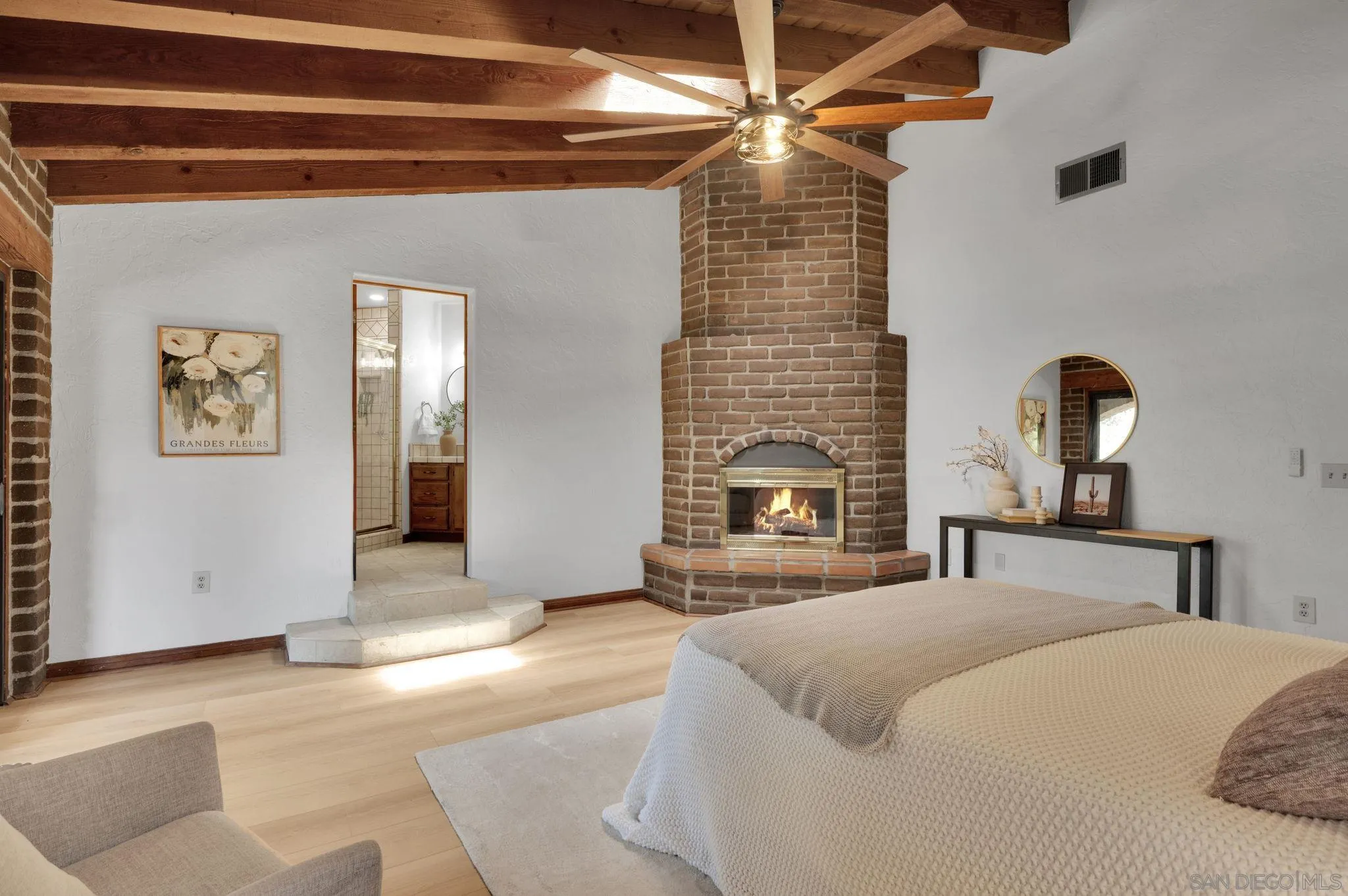 https://cdn.realtyfeed.com/cdn/127/260017564/54004ef5069de0e4e73f79aa13312d0f.webp
