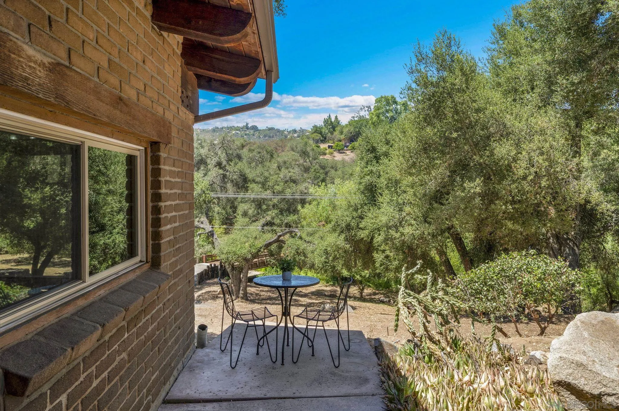 https://cdn.realtyfeed.com/cdn/127/260017564/6cb9e77f0ac431e1297d54235325a78d.webp