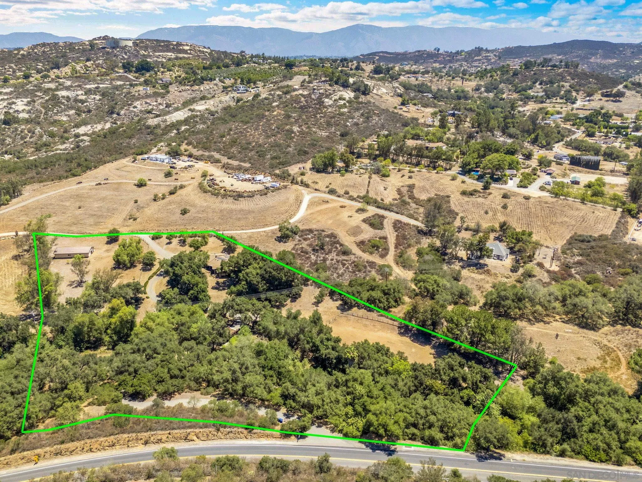 https://cdn.realtyfeed.com/cdn/127/260017564/9360d08fc350b6524eb6b0de6c010634.webp