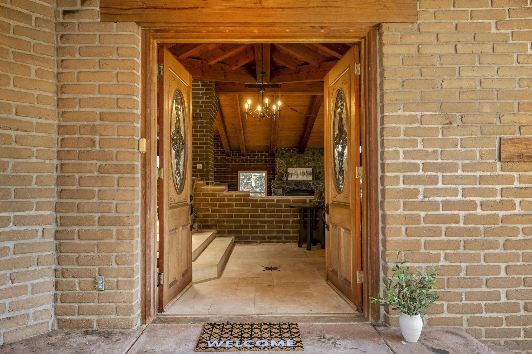 https://cdn.realtyfeed.com/cdn/127/260017564/b54499e7ea7ba86d869f84091d6256ed.webp