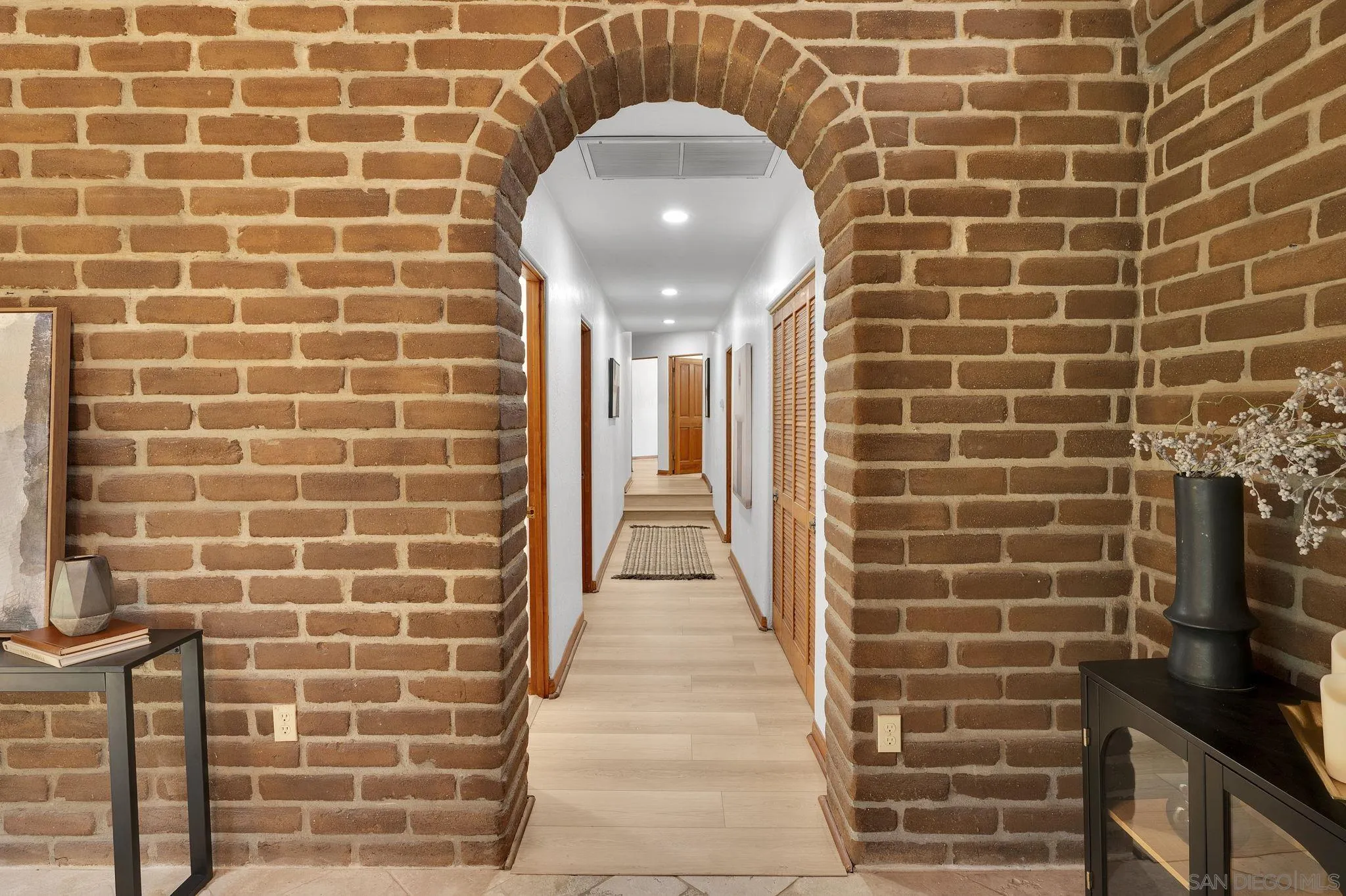 https://cdn.realtyfeed.com/cdn/127/260017564/ba3b14fd690de3f3ad4a35bed3180327.webp