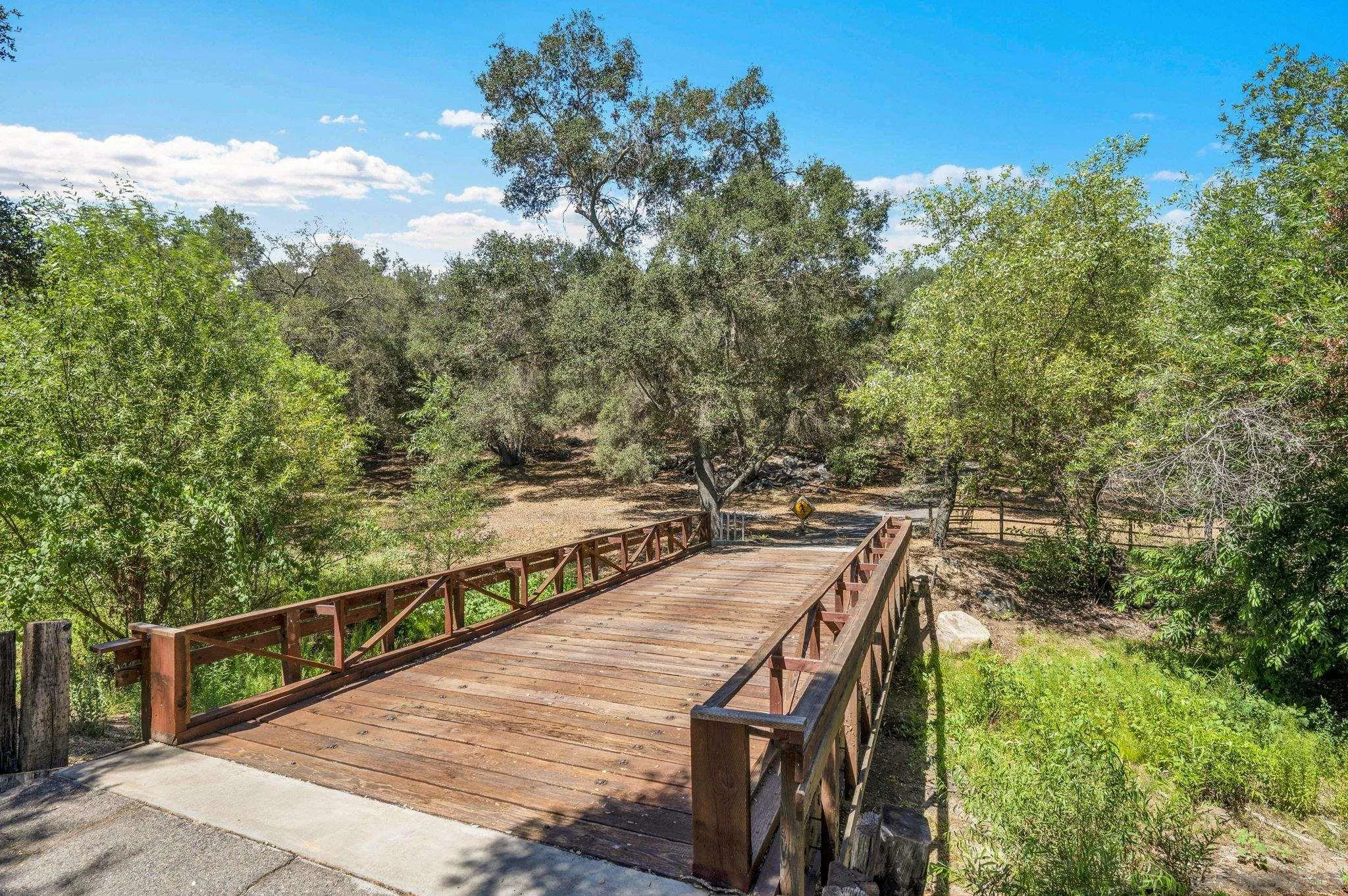 https://cdn.realtyfeed.com/cdn/127/260017564/d95c1a4080ceeb2f5d0b24eda7be739c.webp