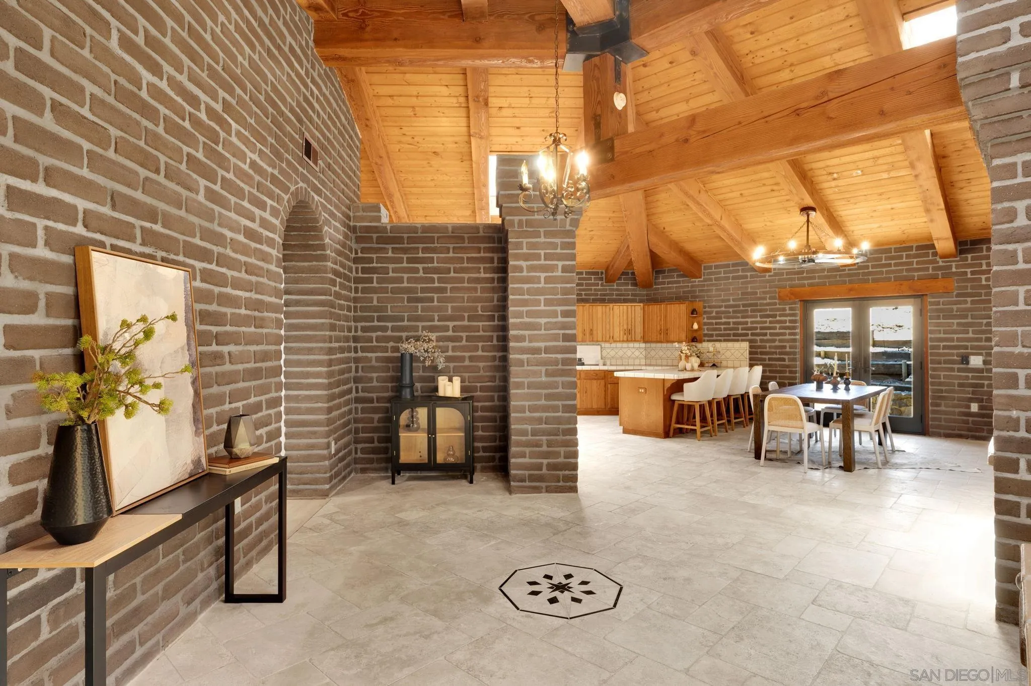 https://cdn.realtyfeed.com/cdn/127/260017564/db7a16e457dc4504ae0864370f1154c1.webp