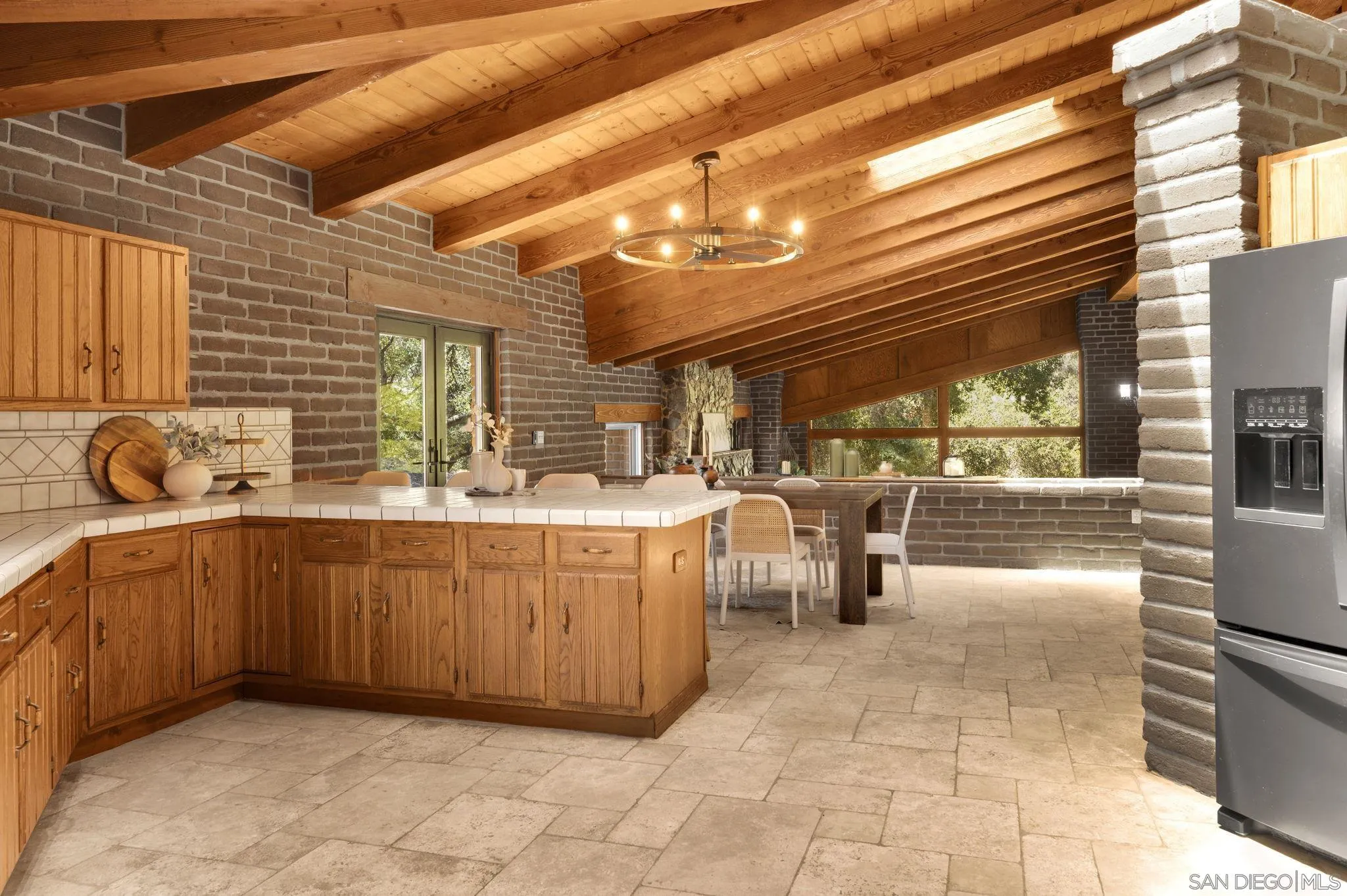 https://cdn.realtyfeed.com/cdn/127/260017564/de5b172d4424ec592278892f7ce004ed.webp