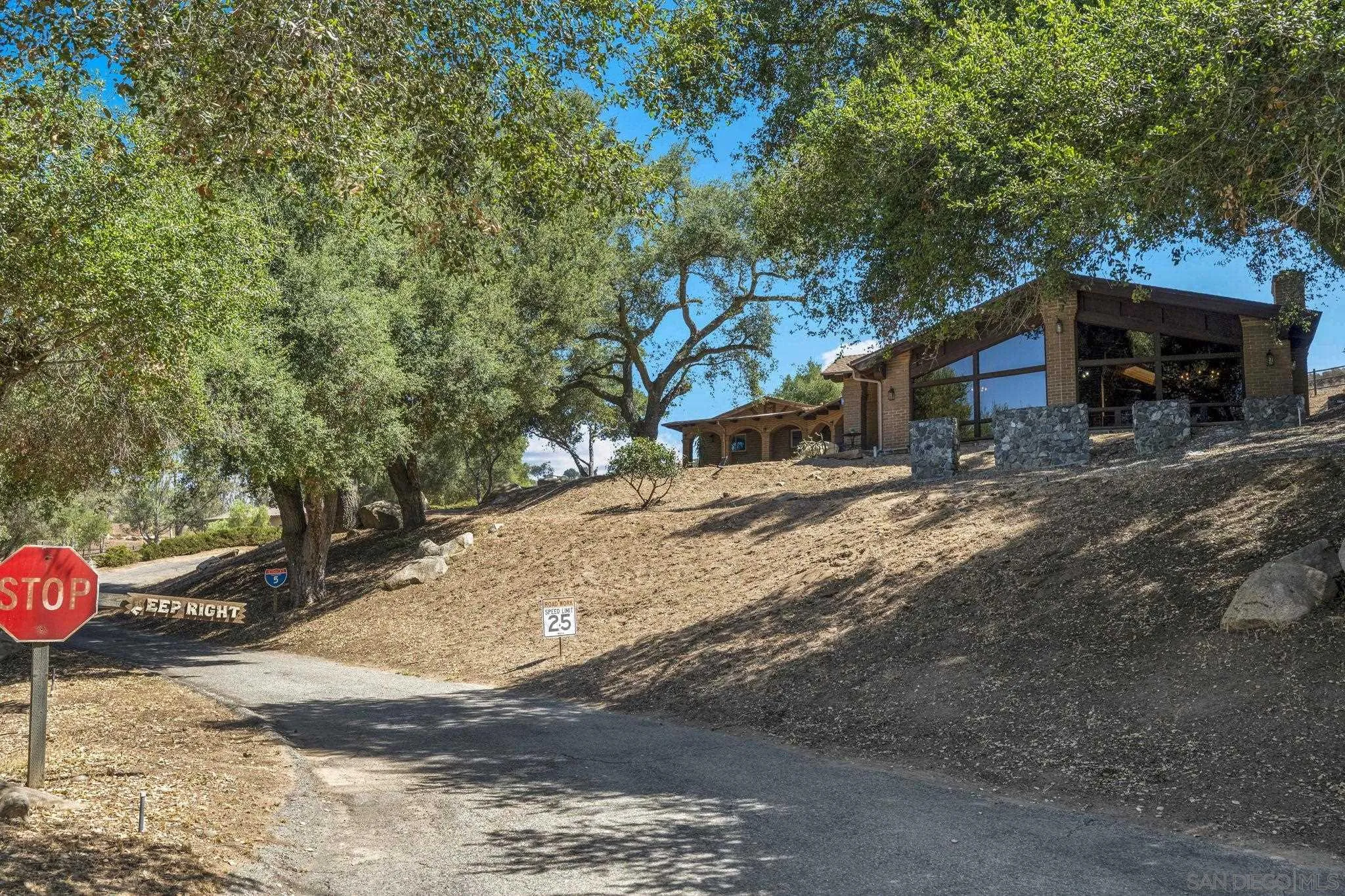 https://cdn.realtyfeed.com/cdn/127/260017564/e05ec9ccafa5479faa3682b3341d6a50.webp