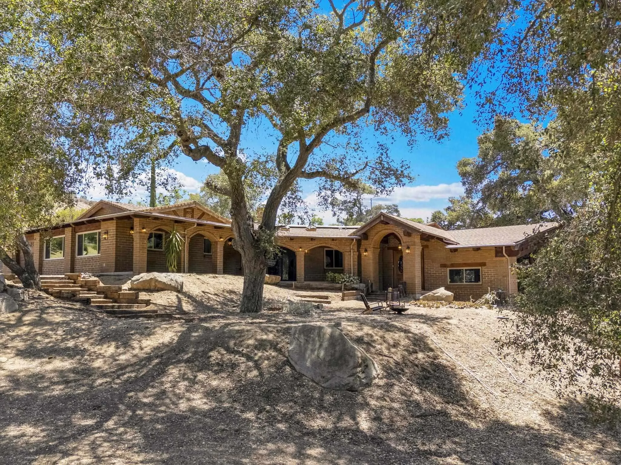 https://cdn.realtyfeed.com/cdn/127/260017564/edd37ce94d7c898244e2776571982d96.webp