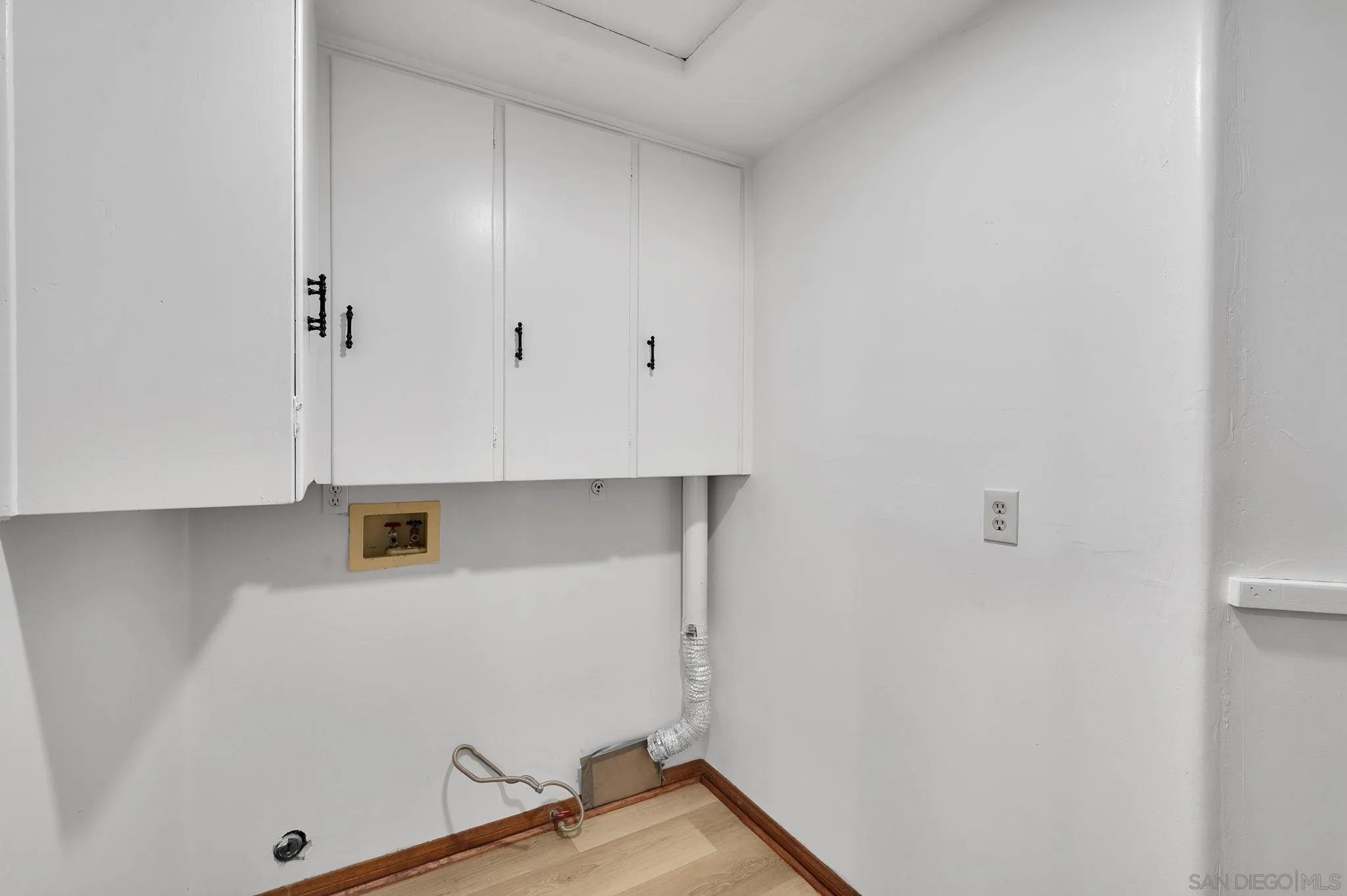 https://cdn.realtyfeed.com/cdn/127/260017564/f0bbe5e2c957f495a7c5fad936578a4e.webp