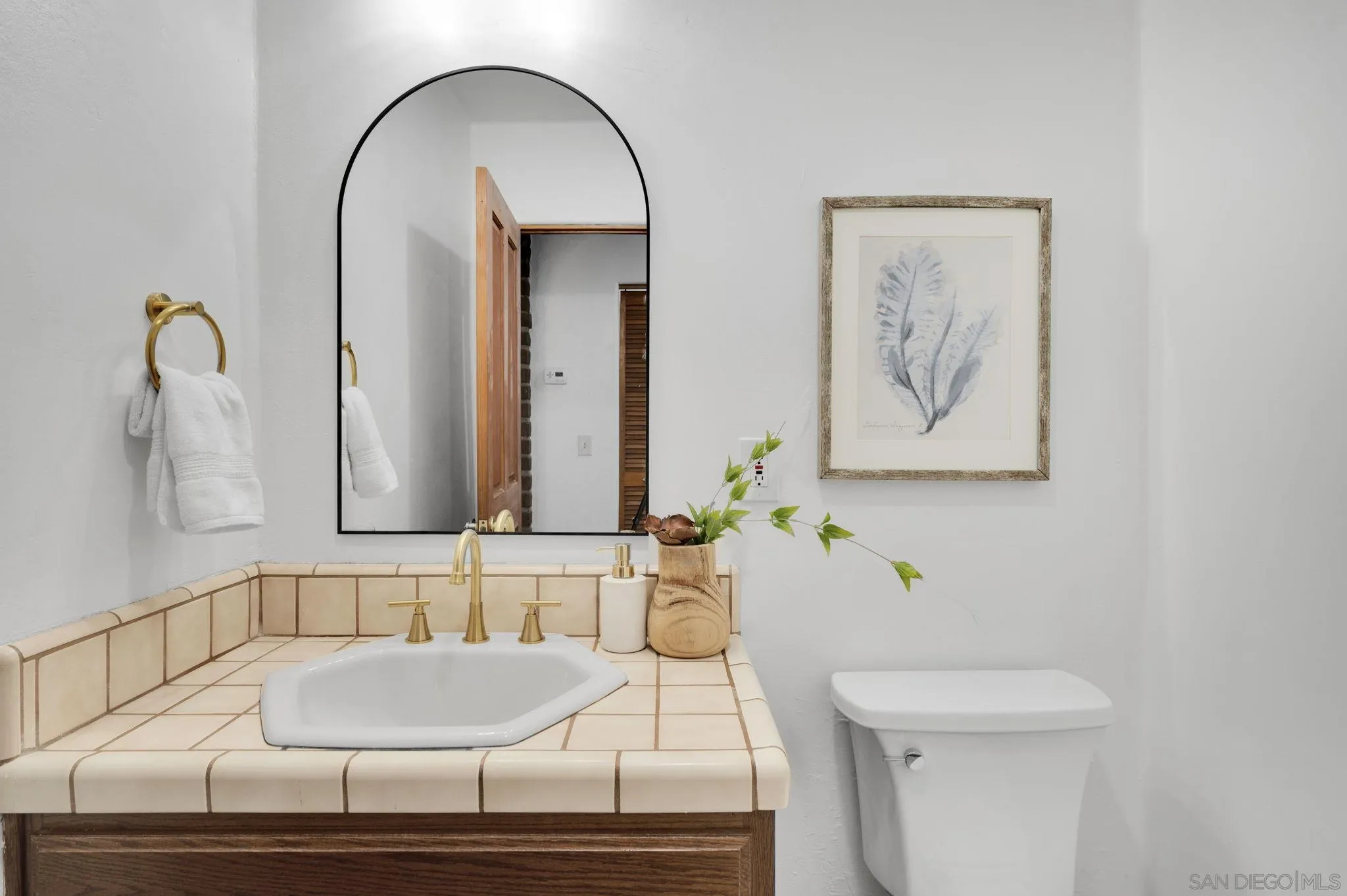 https://cdn.realtyfeed.com/cdn/127/260017564/fa3772832d7cfe3165b83836faf18067.webp