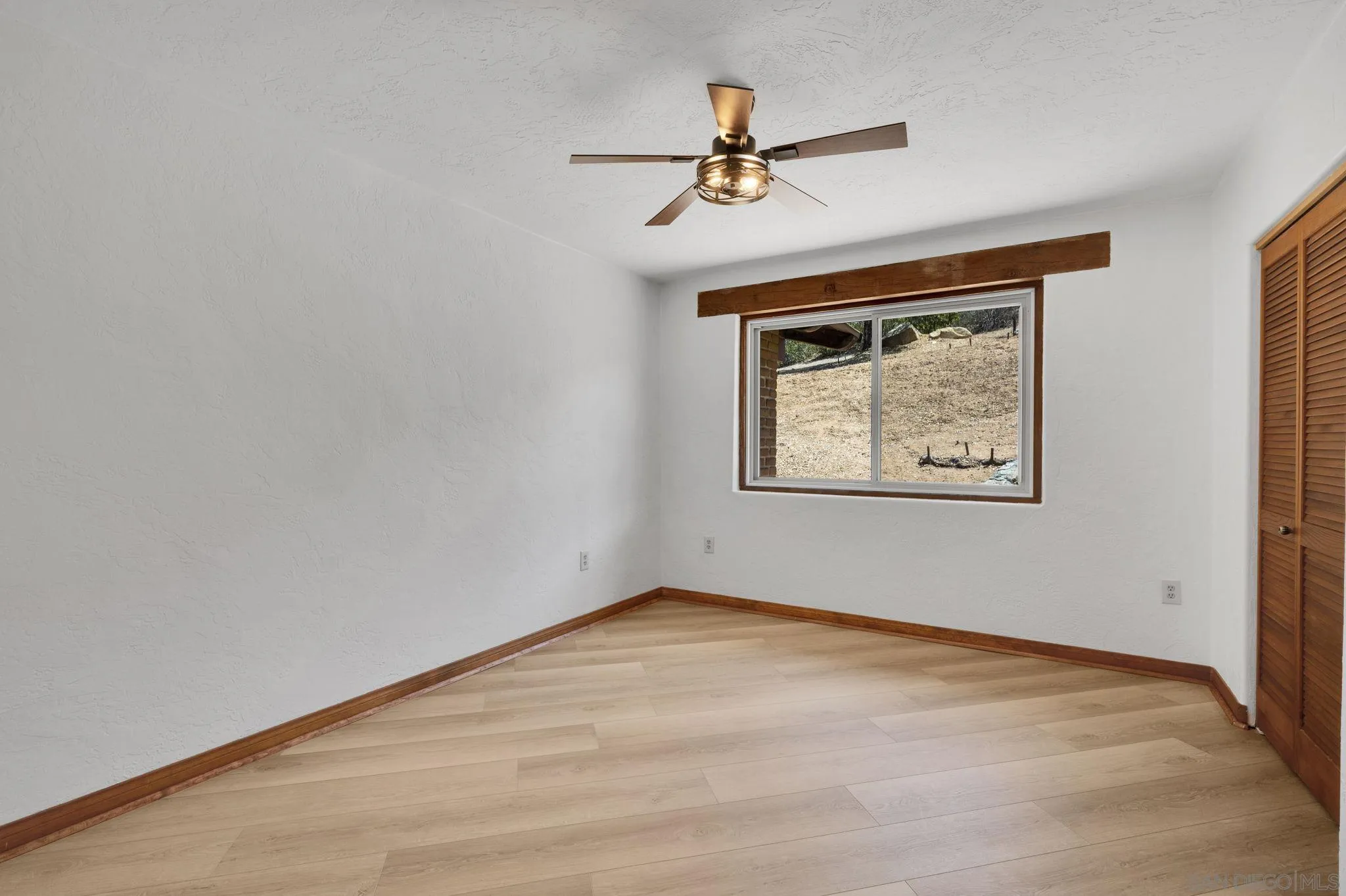 https://cdn.realtyfeed.com/cdn/127/260017564/fe5bb48eecd4bf38d372efcb3c25ee21.webp