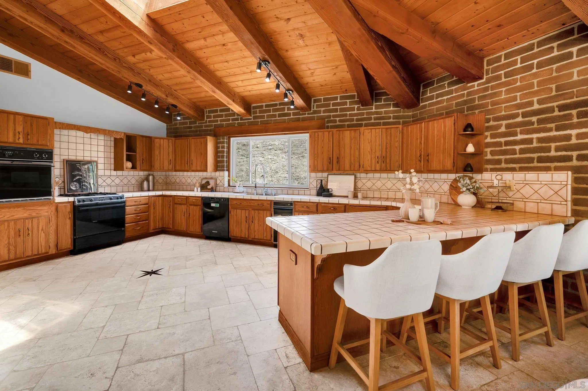 https://cdn.realtyfeed.com/cdn/127/260017564/ff50c7f2934a7f1f6b91633e6e21c58c.webp