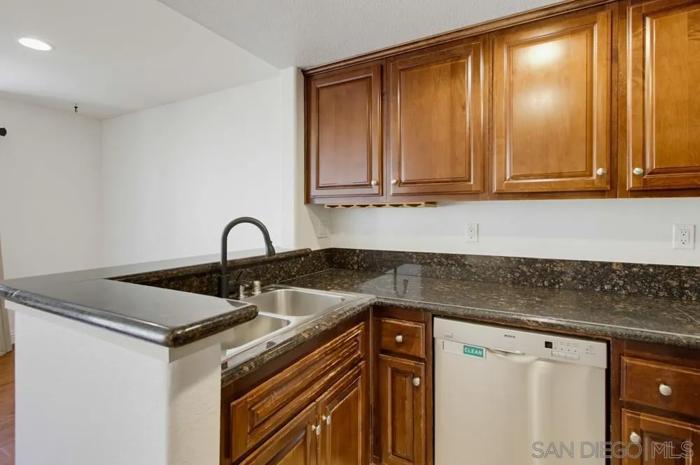 https://cdn.realtyfeed.com/cdn/127/260017576/52fec107c3ab736bba4b09680666742f.webp
