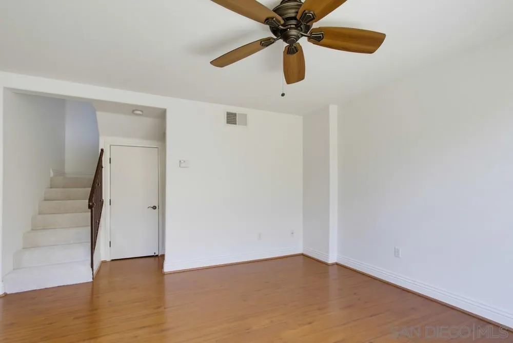 Photo #5: 260017576 Listing: Photo #5