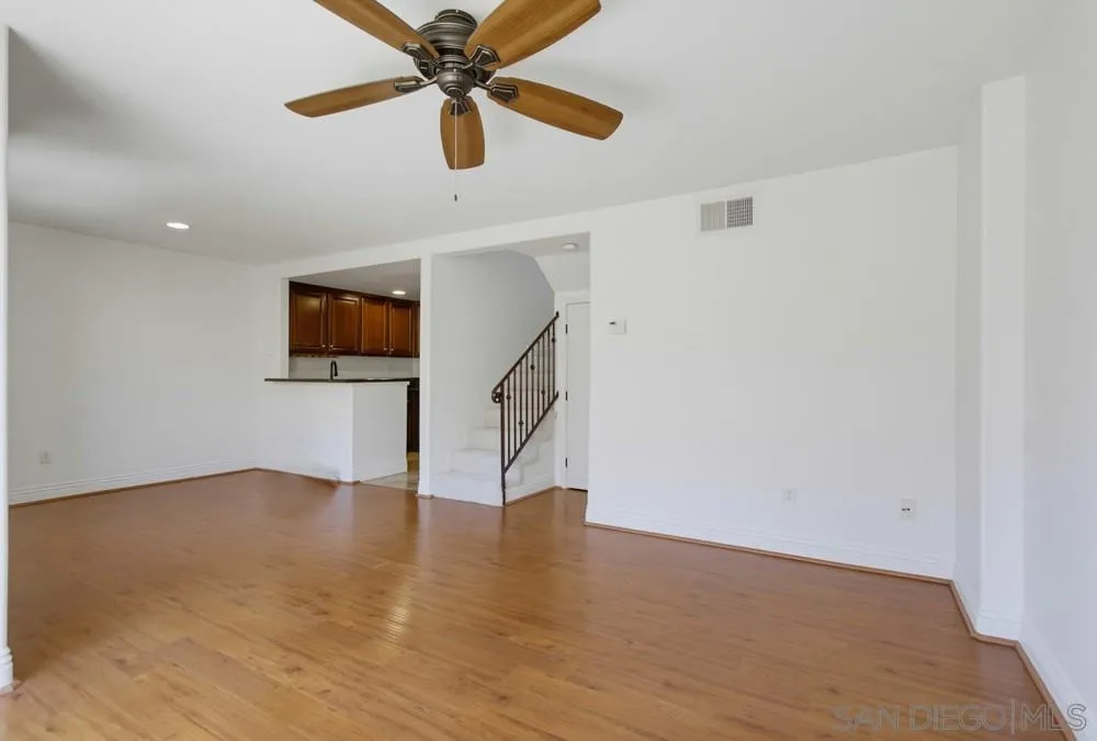 Photo #4: 260017576 Listing: Photo #4