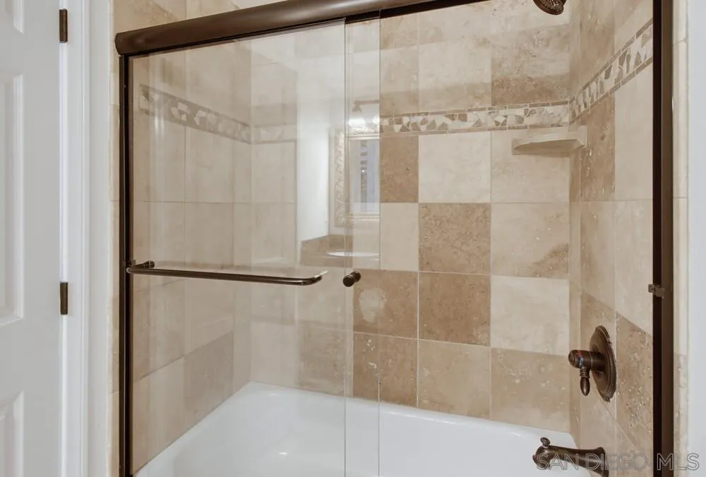 Photo #33: 260017576 Listing: Photo #33