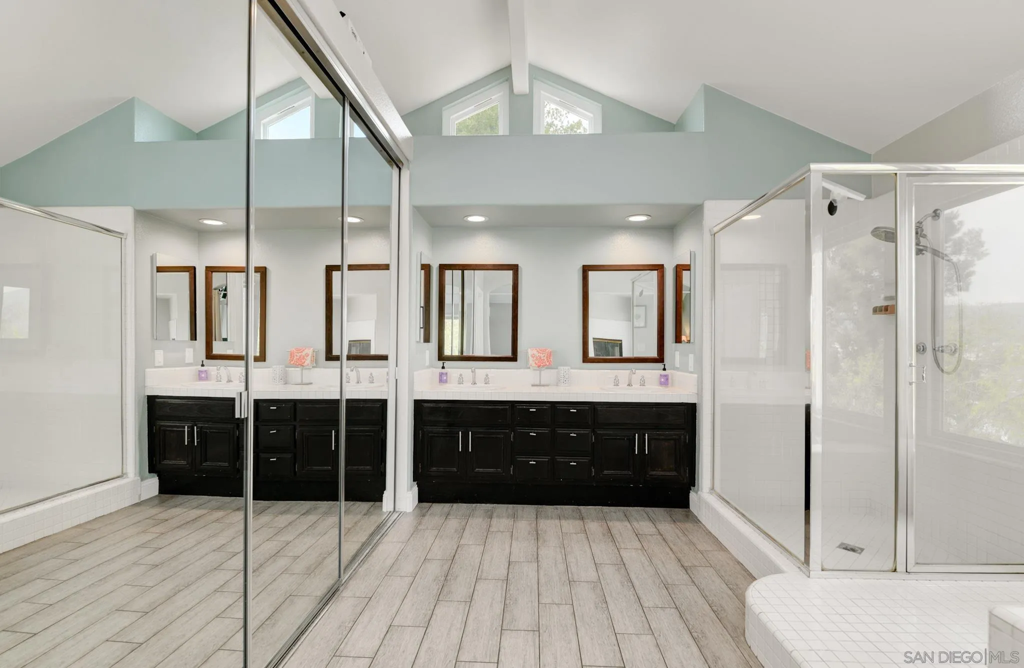 https://cdn.realtyfeed.com/cdn/127/260017577/090377505bb7309380adc45fe51a2a02.webp