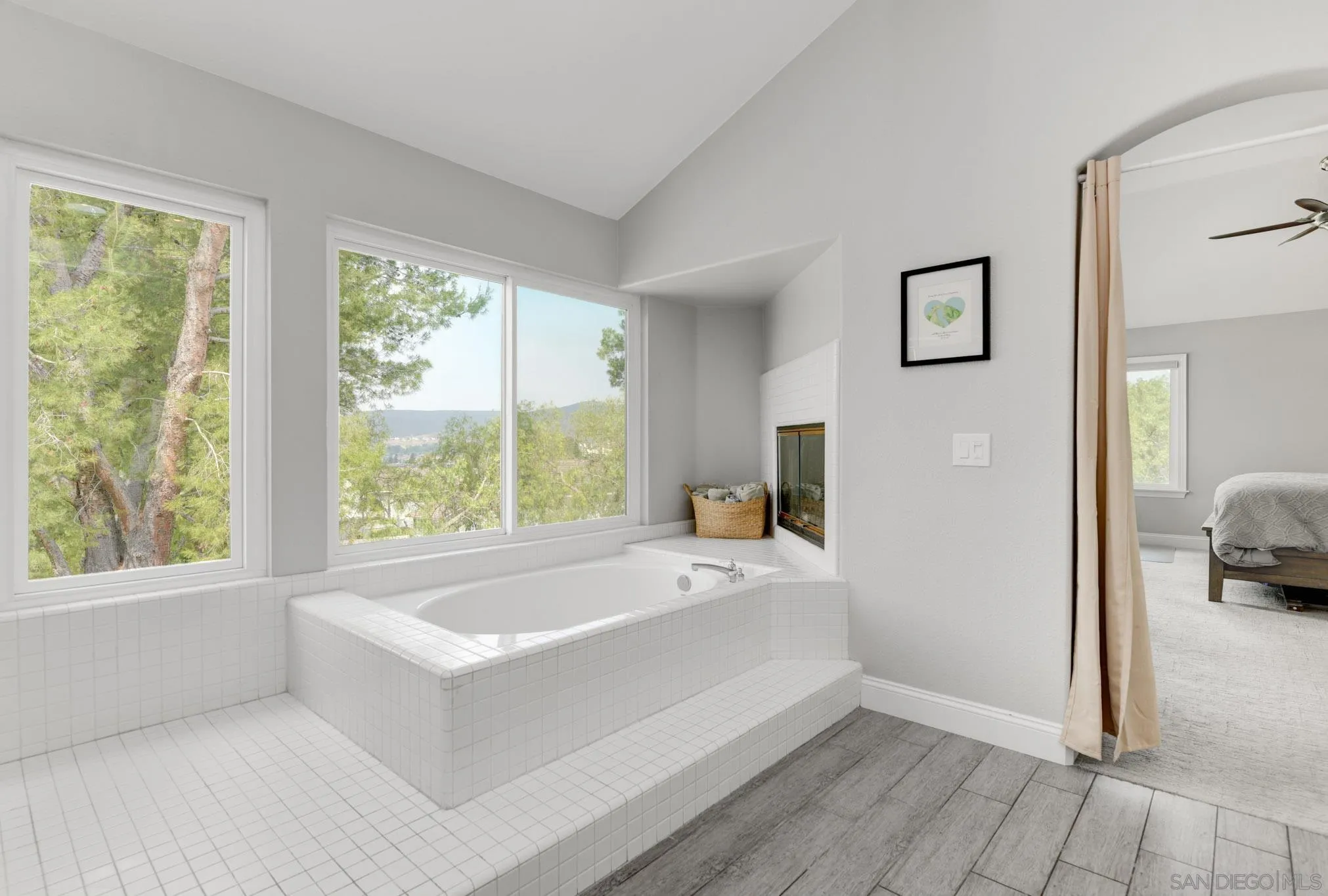 https://cdn.realtyfeed.com/cdn/127/260017577/51f8c863b3f2b04e8b02d927b1386fd9.webp