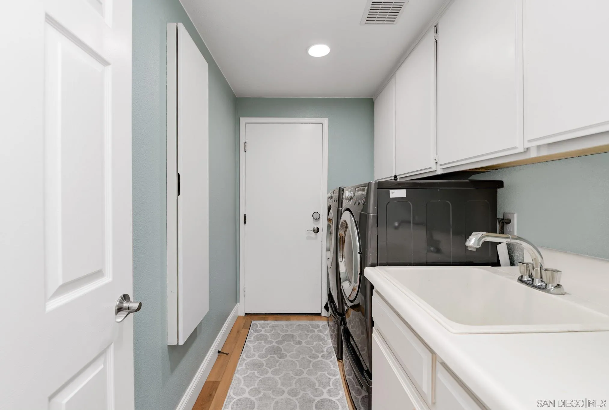 https://cdn.realtyfeed.com/cdn/127/260017577/74651d79309705c8a3af2adfe4d31745.webp