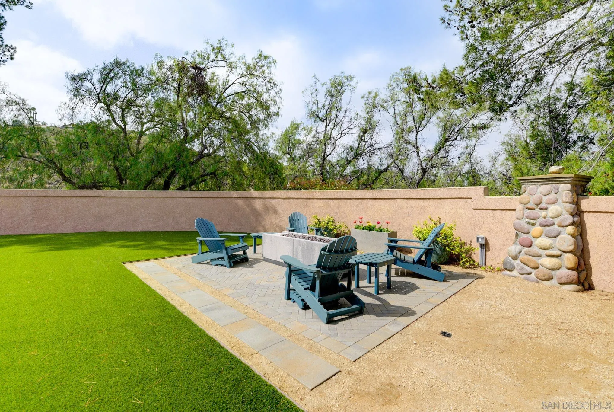 https://cdn.realtyfeed.com/cdn/127/260017577/888a724509f9ee906430239de6c704d7.webp