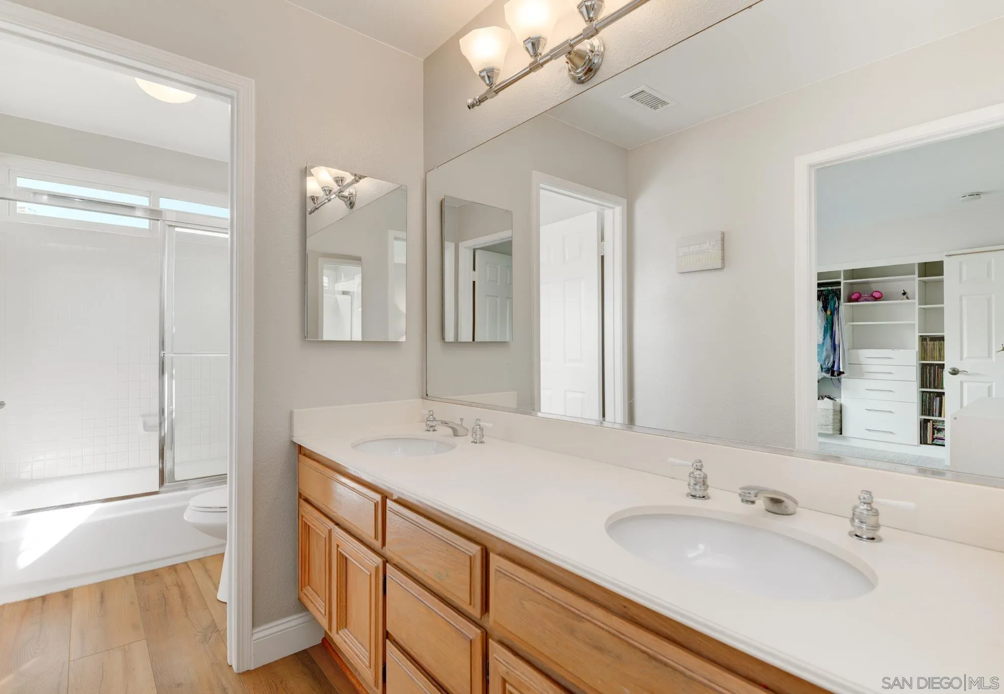 https://cdn.realtyfeed.com/cdn/127/260017577/dfd1aa89447fed4f61ea5650f2742372.webp