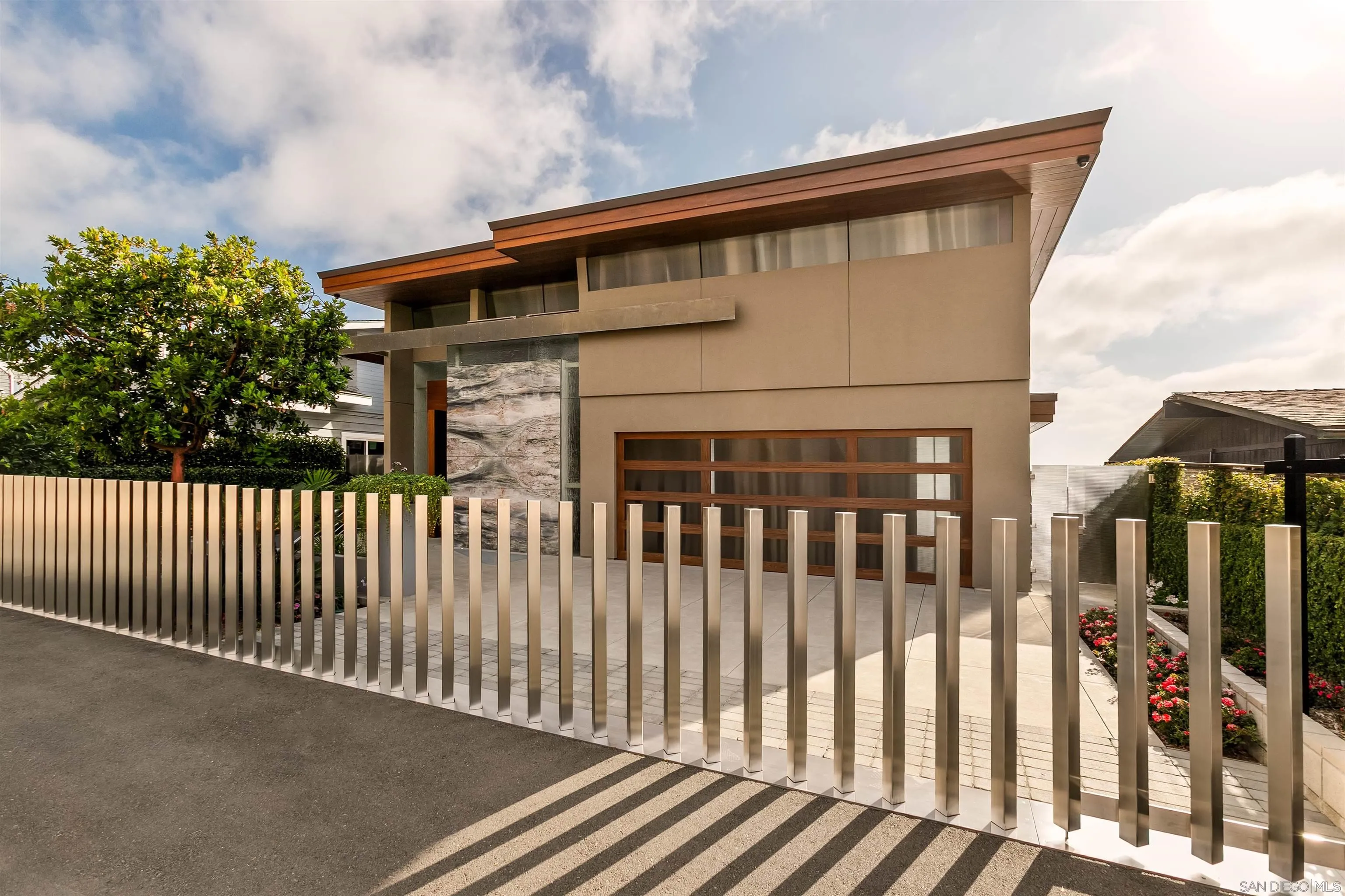 https://cdn.realtyfeed.com/cdn/127/260017585/740495c2fcae7eaa7a0a2de46460f4bd.webp