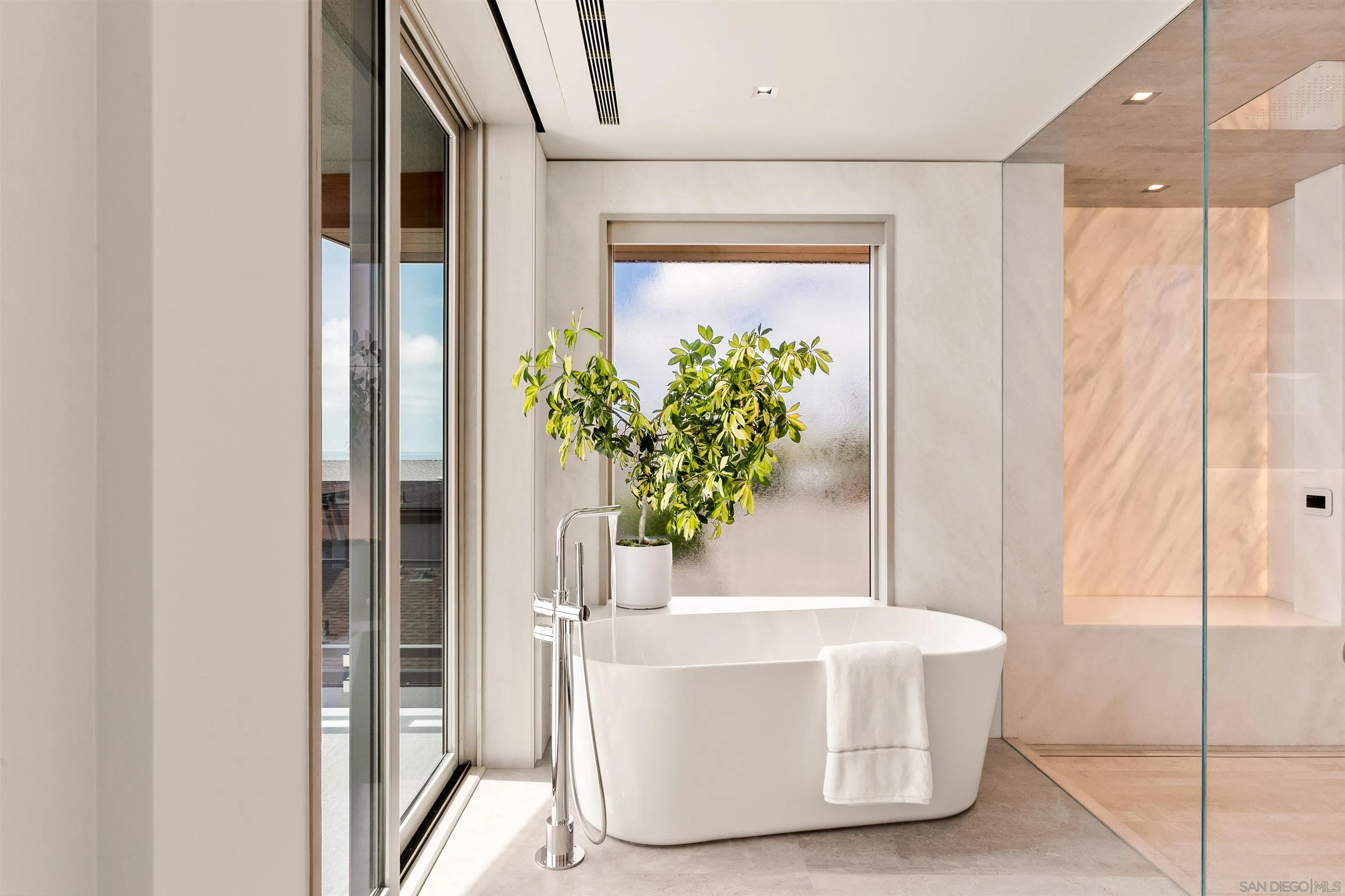 https://cdn.realtyfeed.com/cdn/127/260017585/7cf15aff990dc6866dec0e6b8001337a.webp