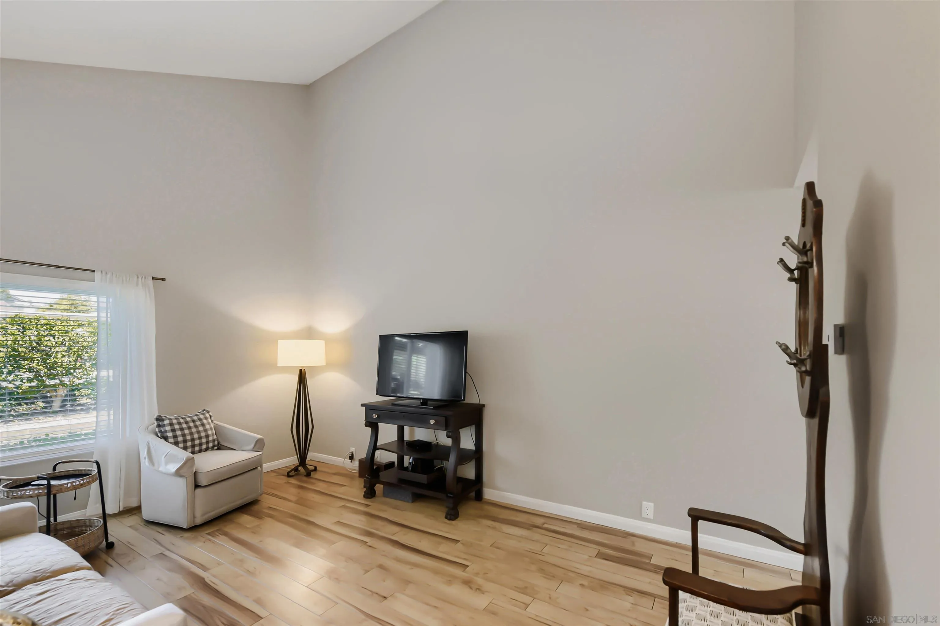 Photo #3: 260017586 Listing: Photo #3