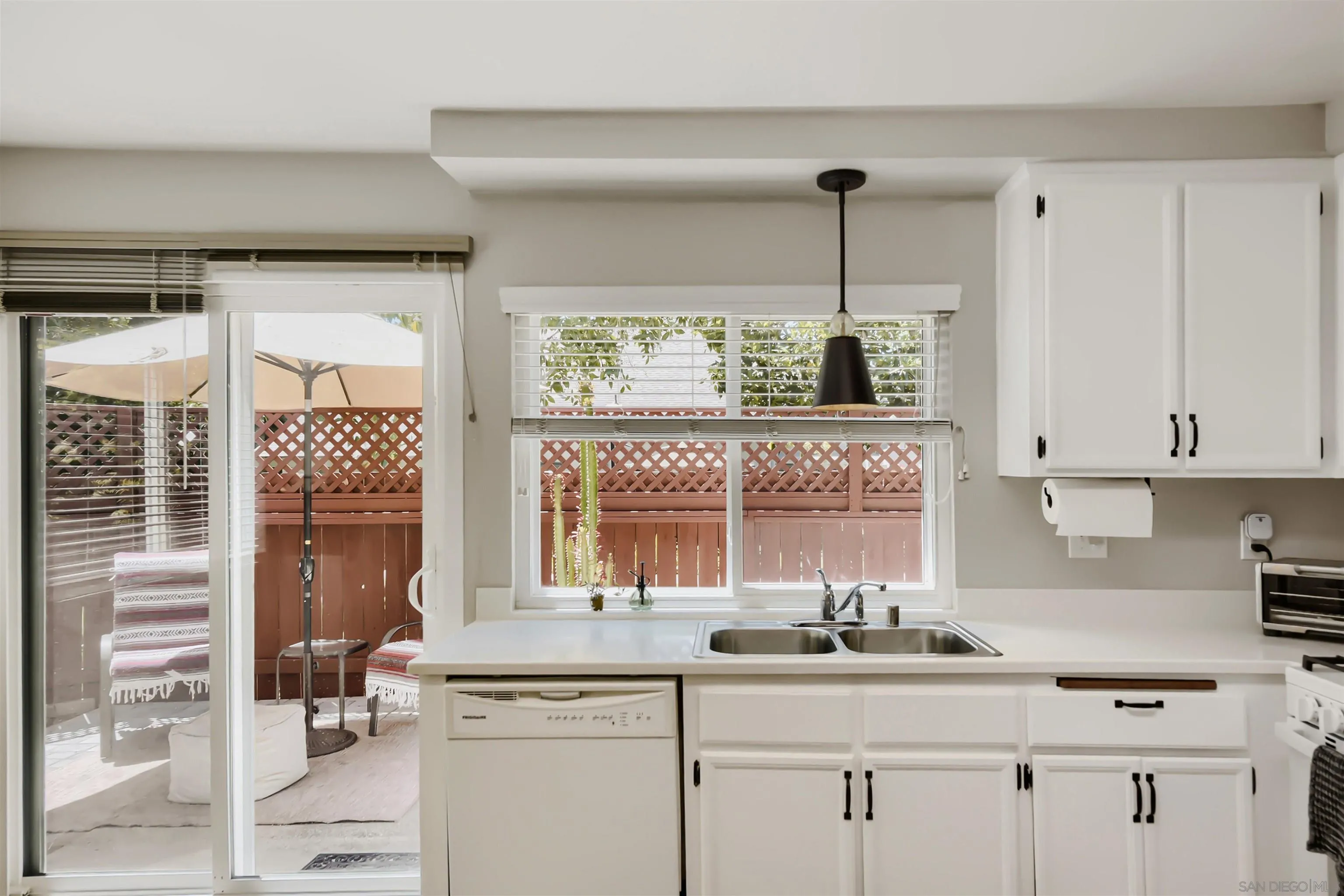 Photo #5: 260017586 Listing: Photo #5