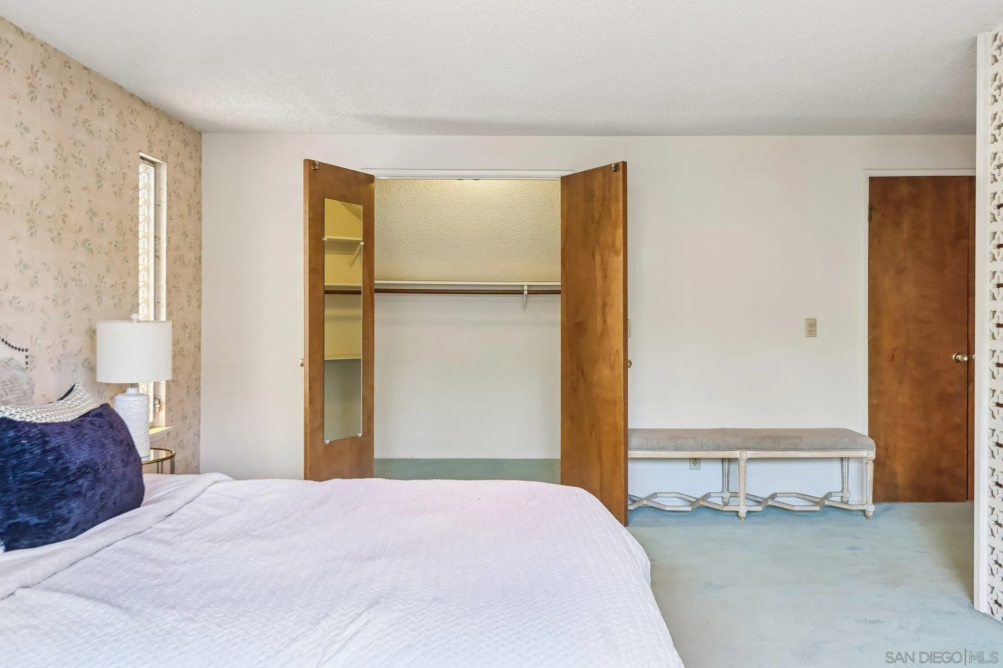 https://cdn.realtyfeed.com/cdn/127/260017595/2e6cae96f5041e49be42ba8c18ec11d7.webp